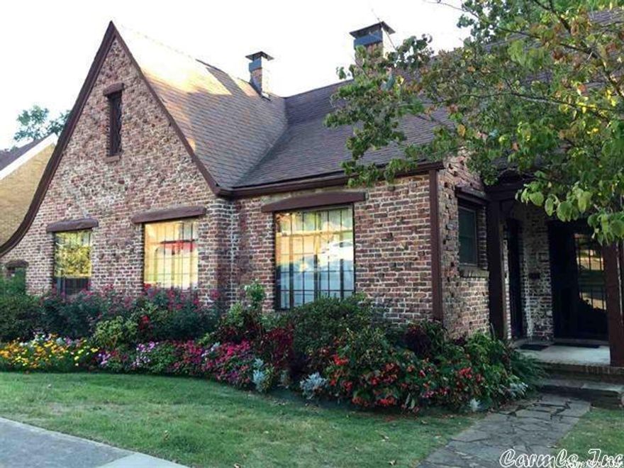 Cutest duplex in the area, IMO. Beautiful hardwoods throughout. Refrigerator and shared washer and dryer included, Tons of storage. Water included in monthly rent. Come see today!