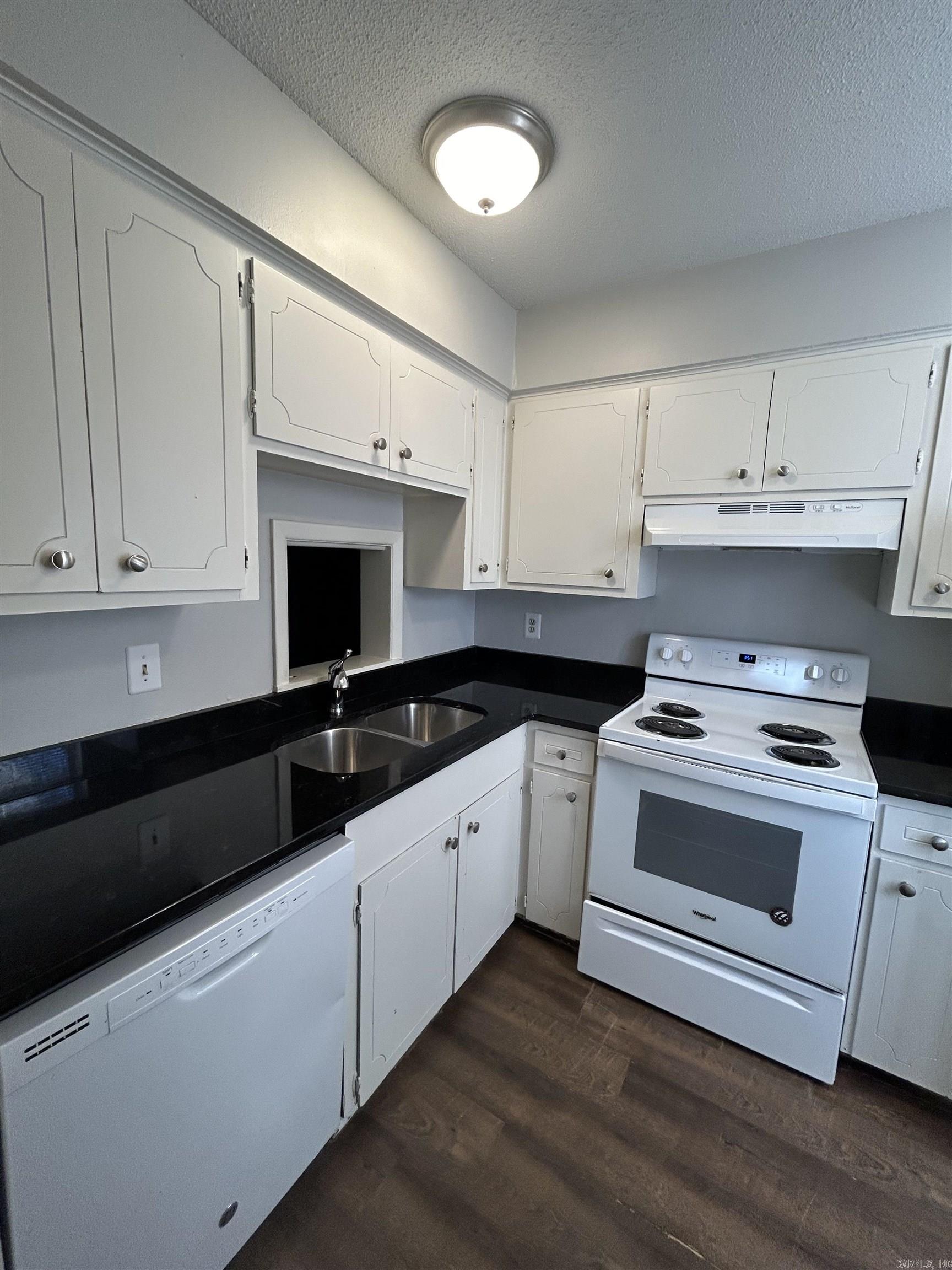 Auten & Moss - Residential Lease