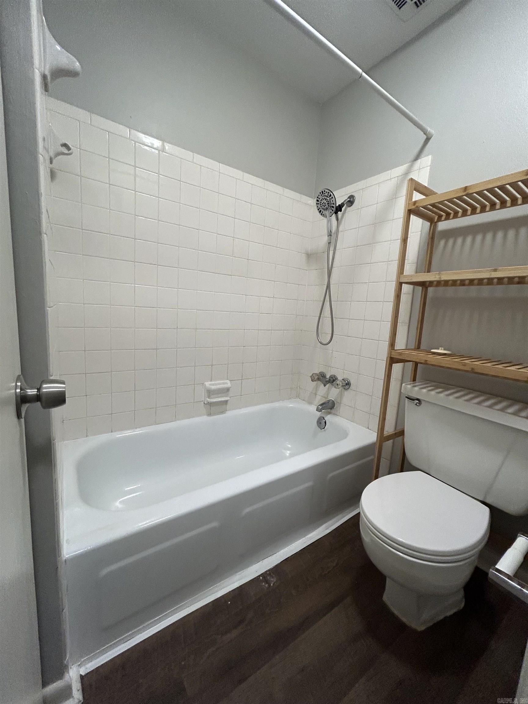 Auten & Moss - Residential Lease