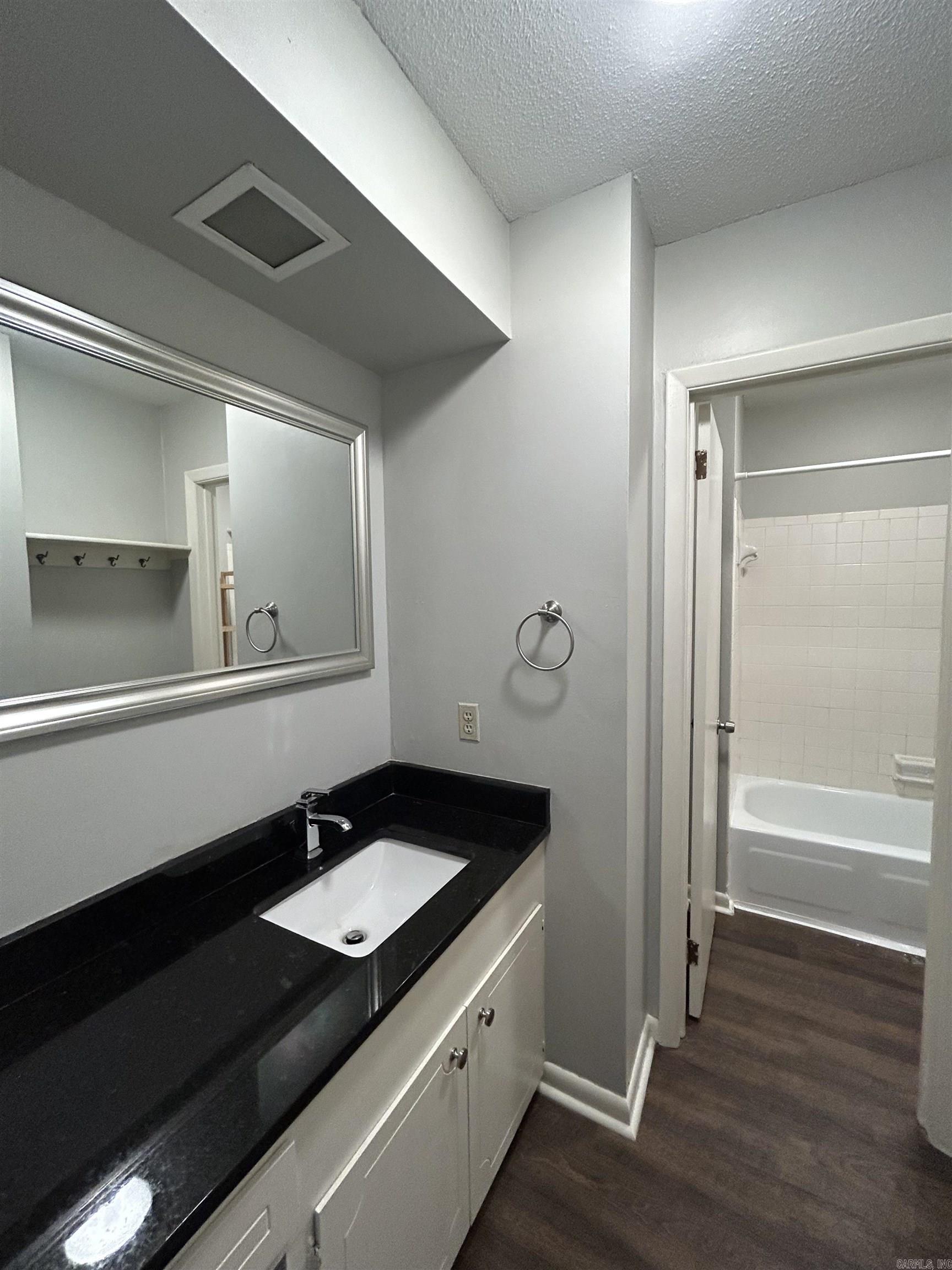 Auten & Moss - Residential Lease