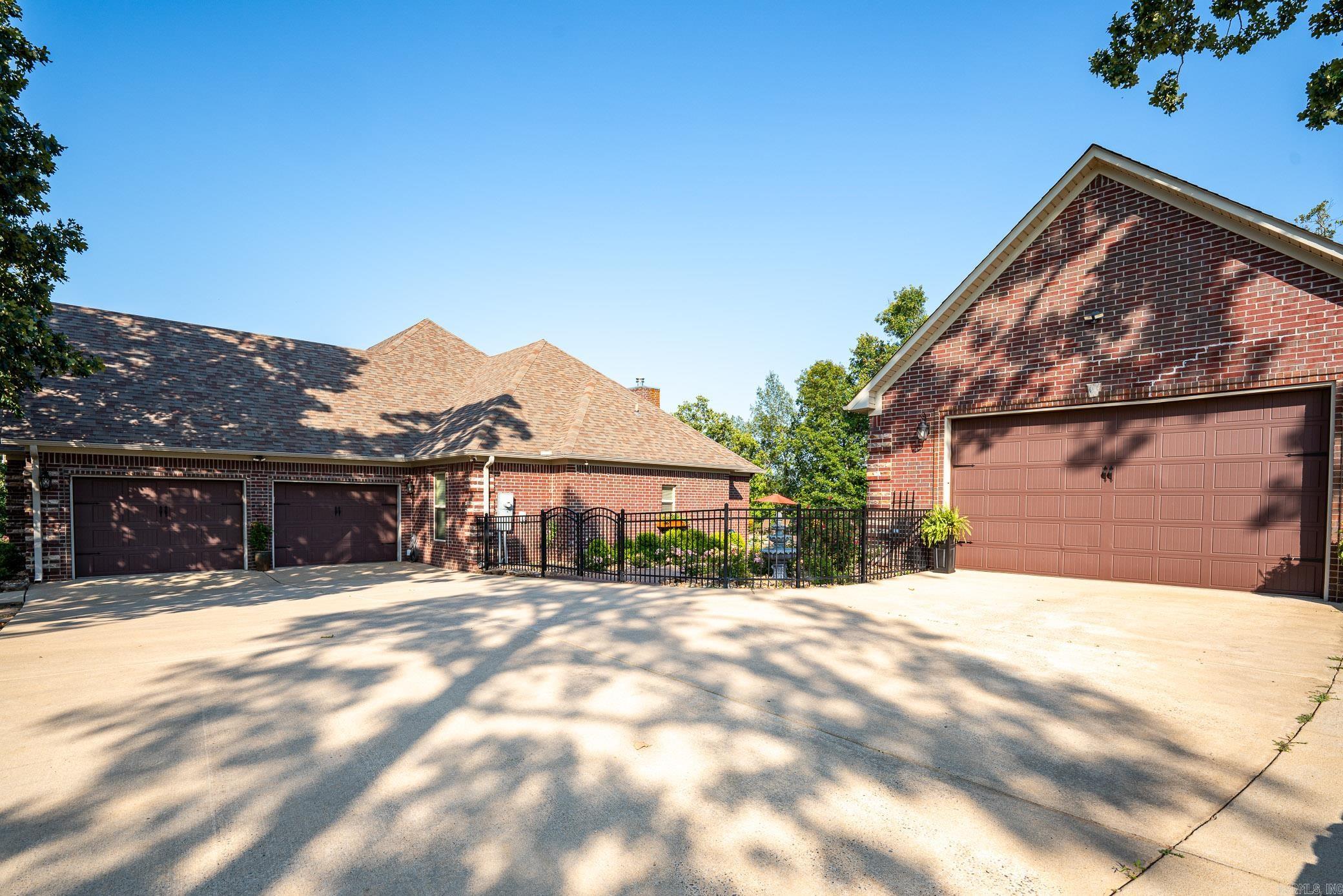 EAGLE RIDGE ESTATES - Residential