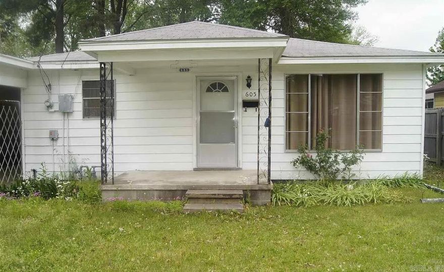 Super adorable home in Benton School District. This home boasts a huge backyard with a privacy fence and building for storage for crafts. Large living area and dining room with kitchen. This home will be perfect for any family!  Hurry it wont last long! Call to schedule your showing!  Property SOLD AS IS