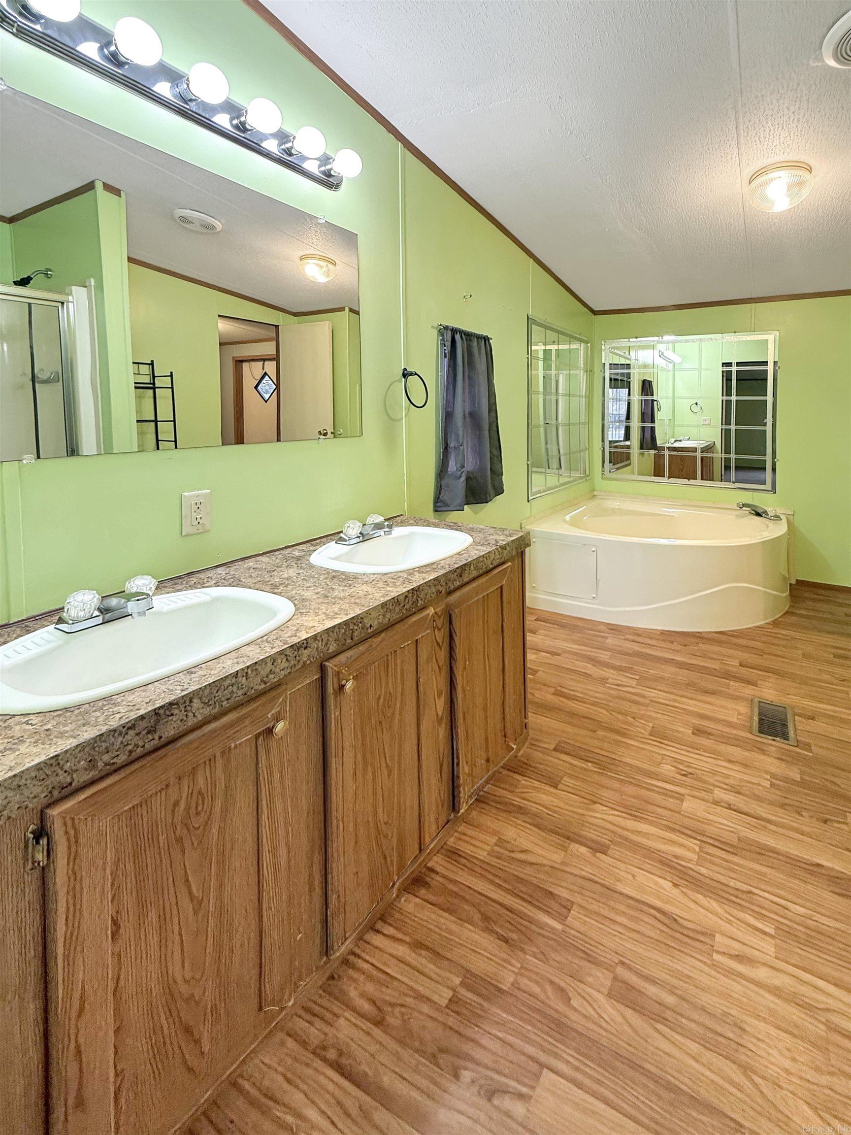 VALLEY OAKS - Residential