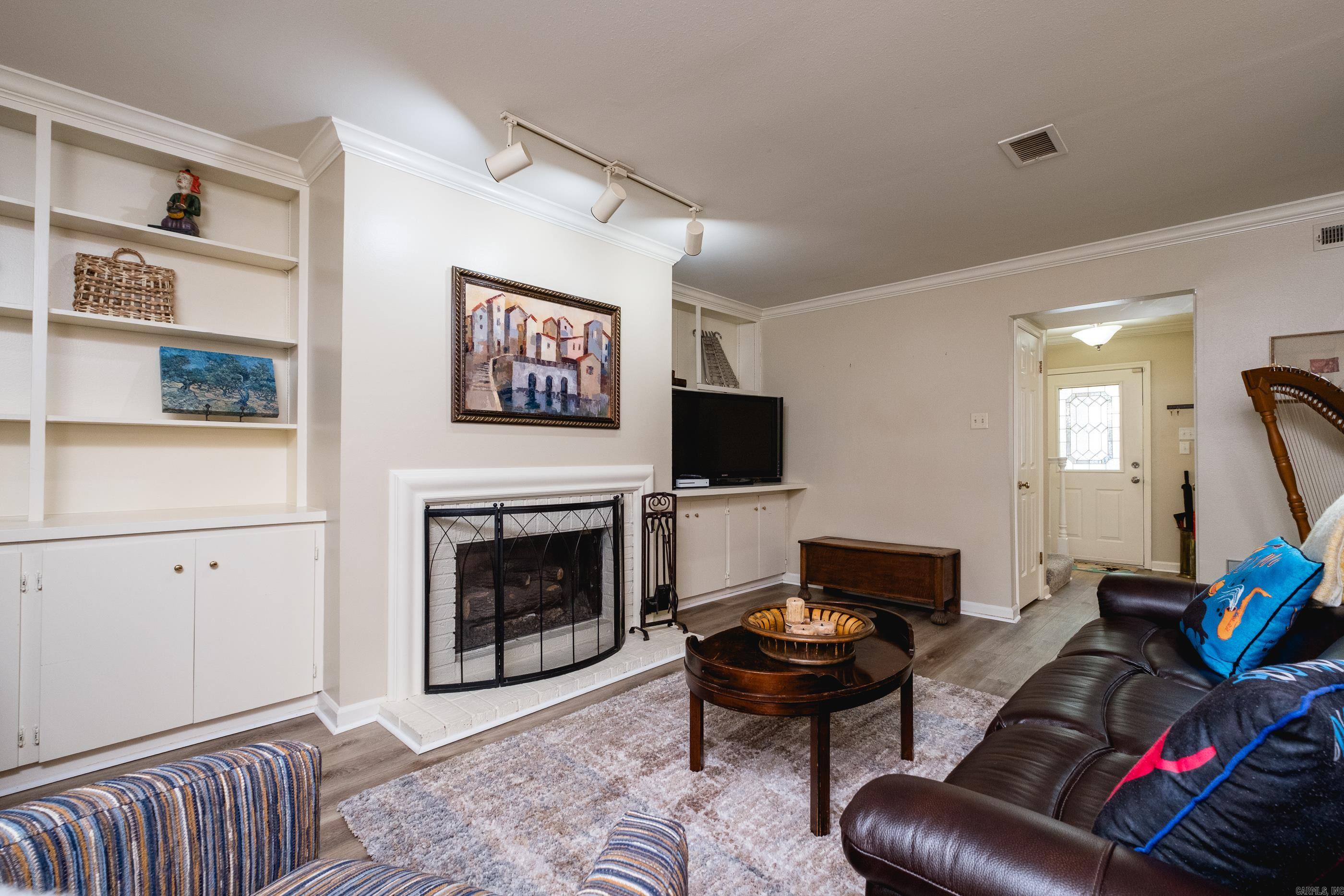 KINGSBRIDGE TWNHSE - Residential