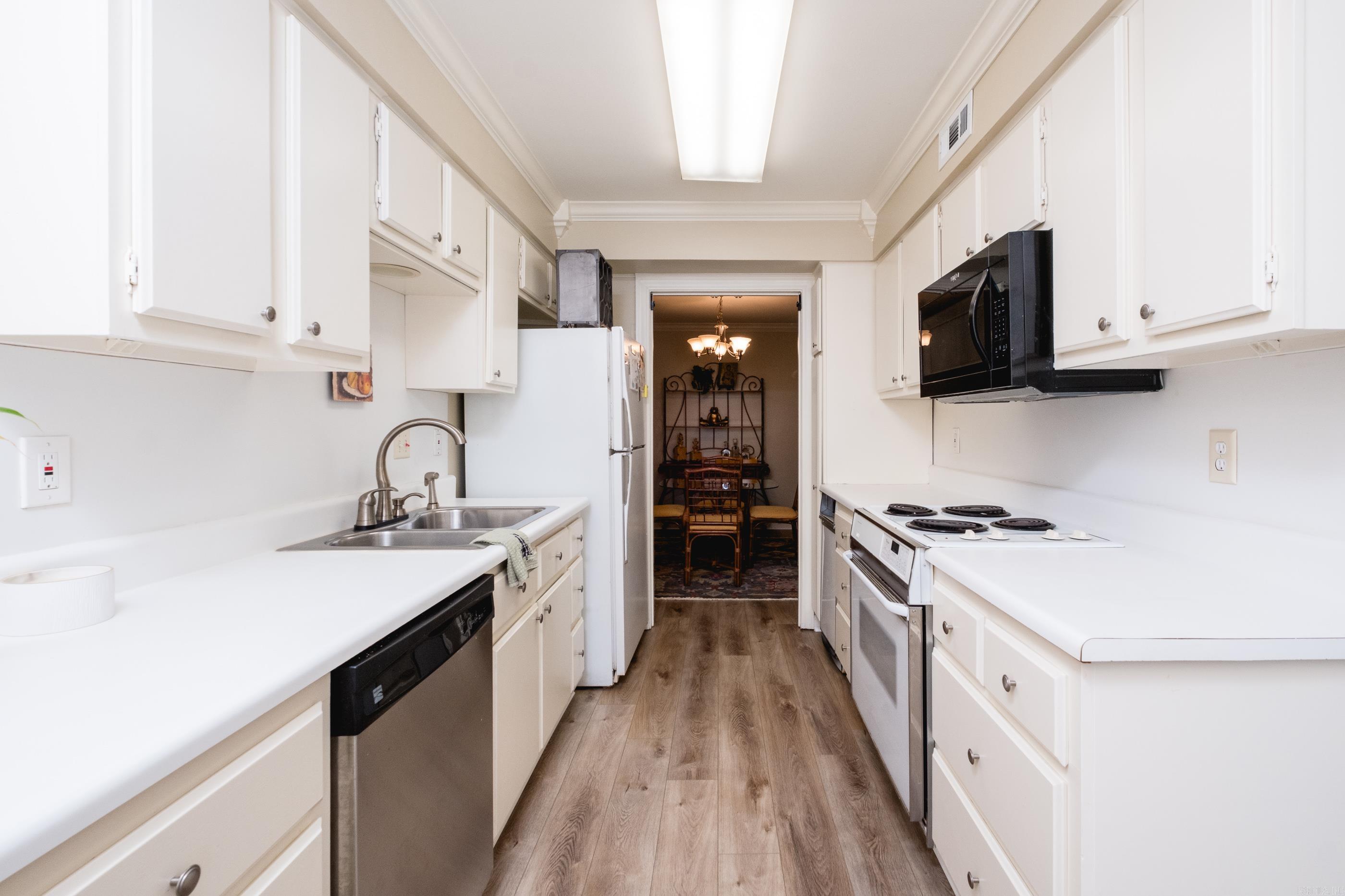 KINGSBRIDGE TWNHSE - Residential