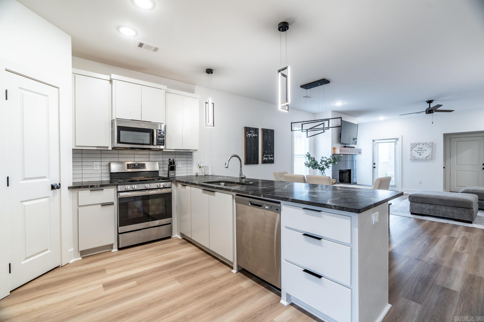 MIDTOWN BRYANT - Residential