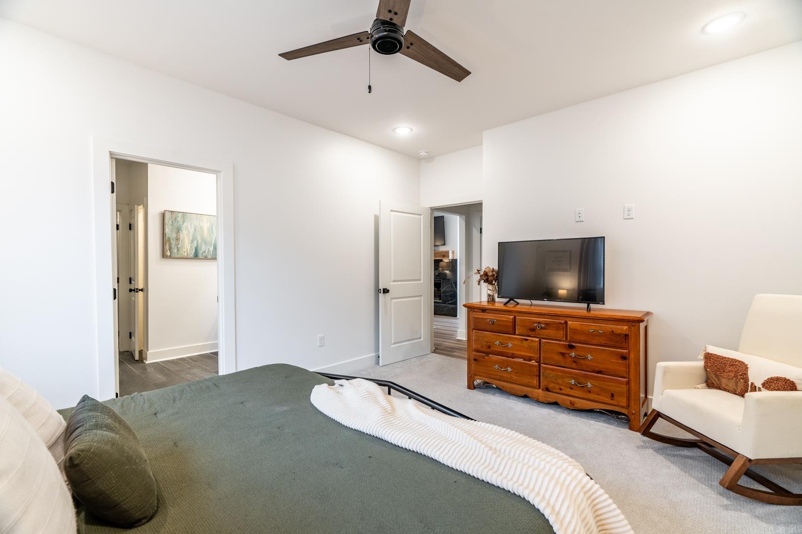 MIDTOWN BRYANT - Residential