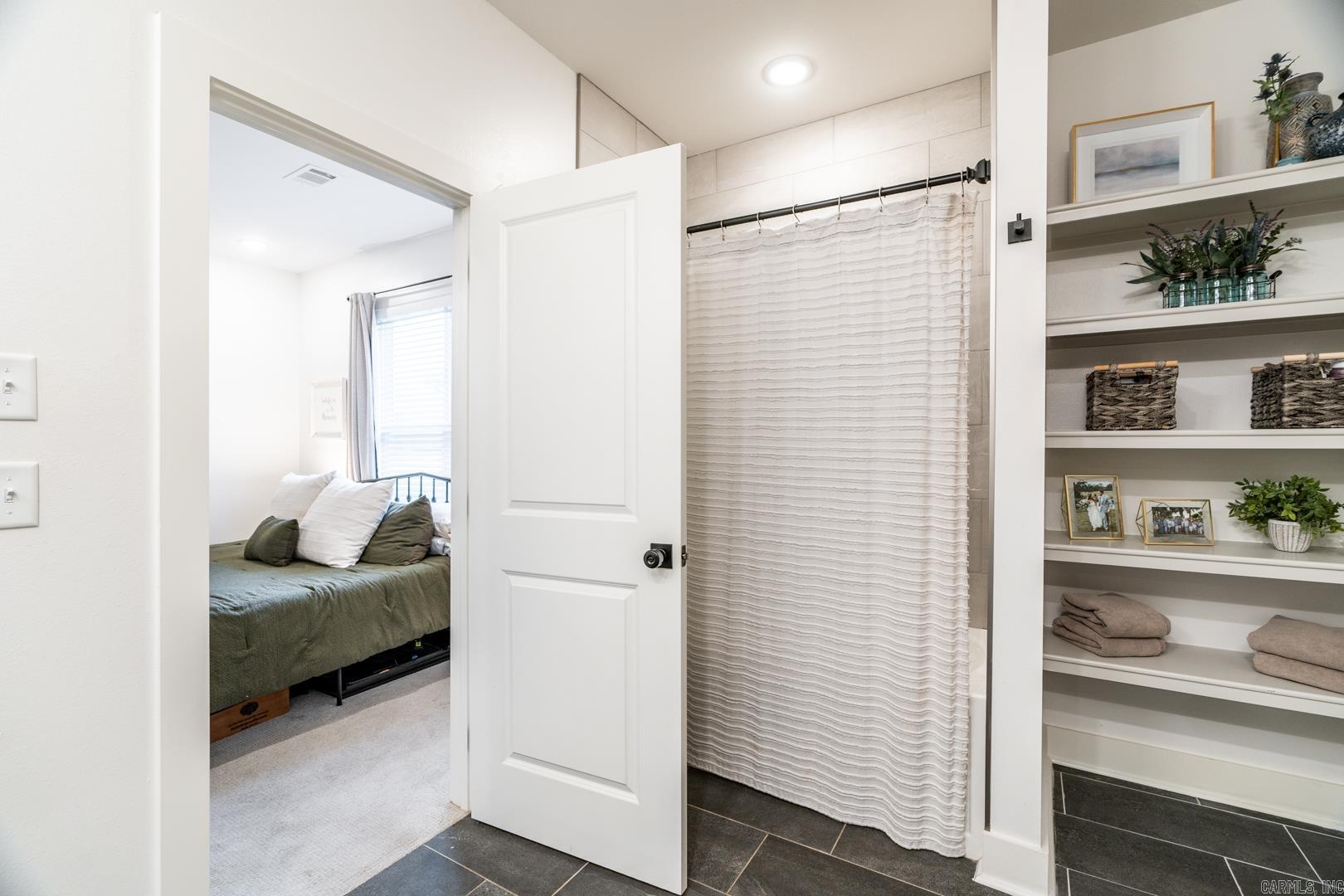 MIDTOWN BRYANT - Residential