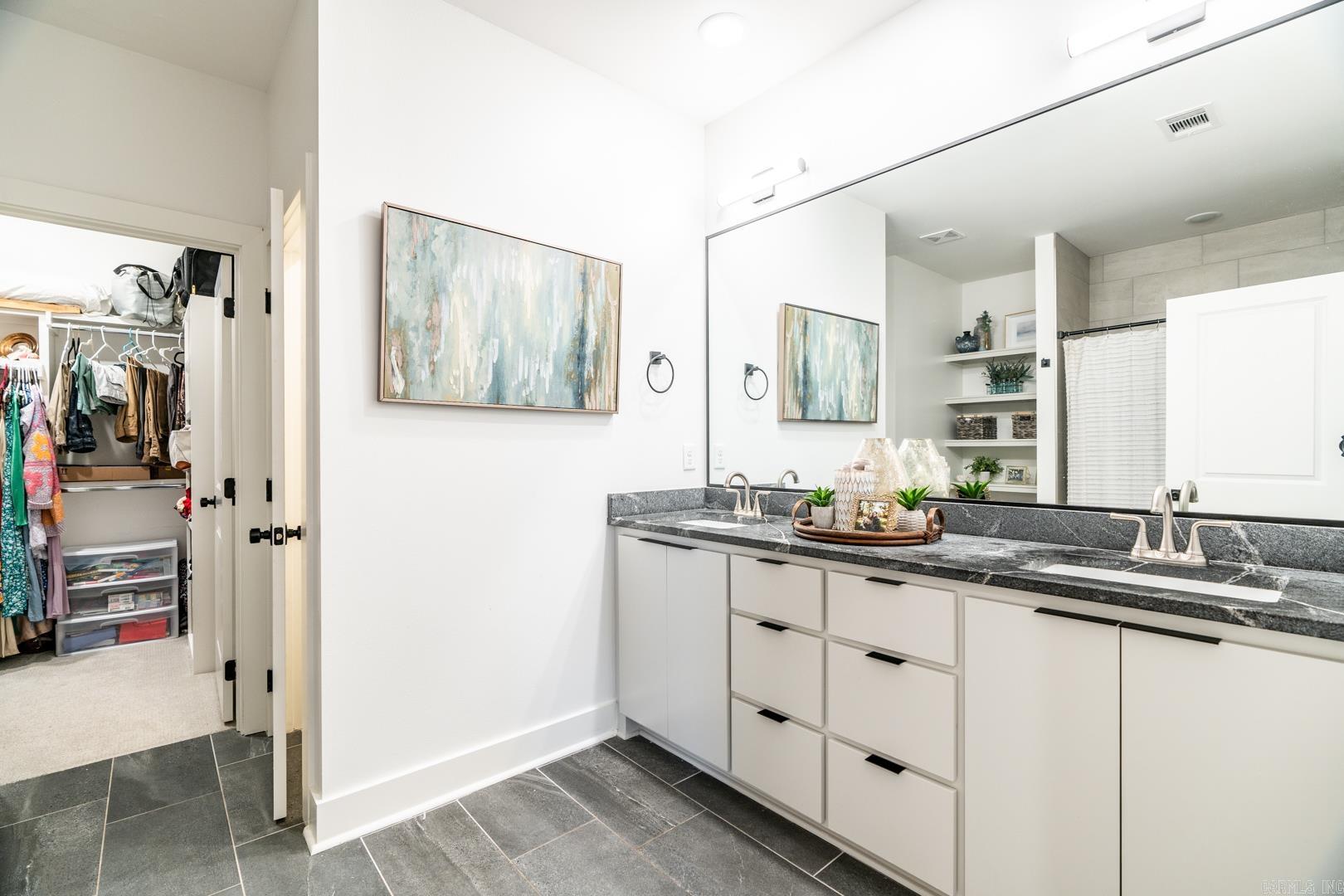 MIDTOWN BRYANT - Residential