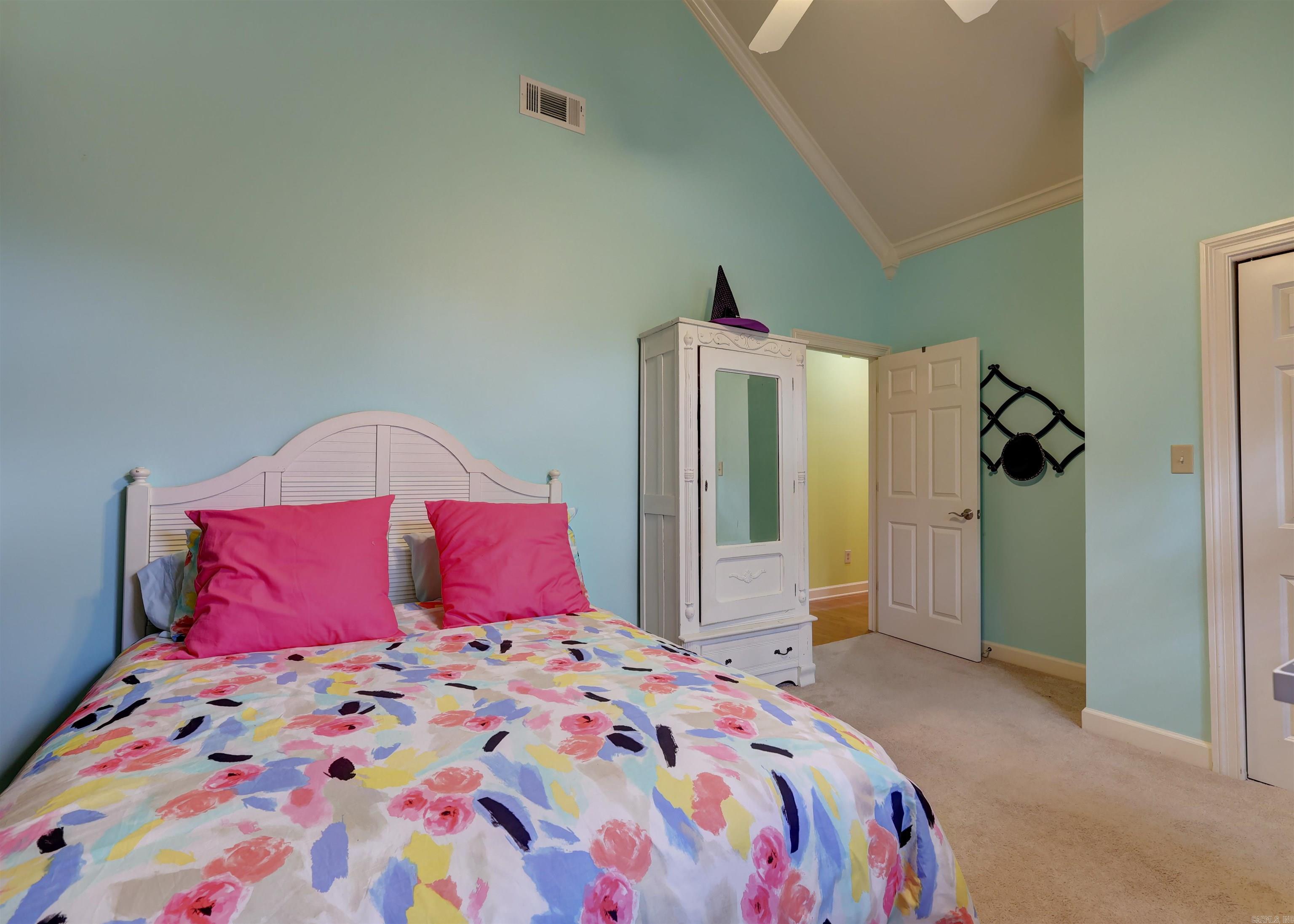 Montagne Court - Residential