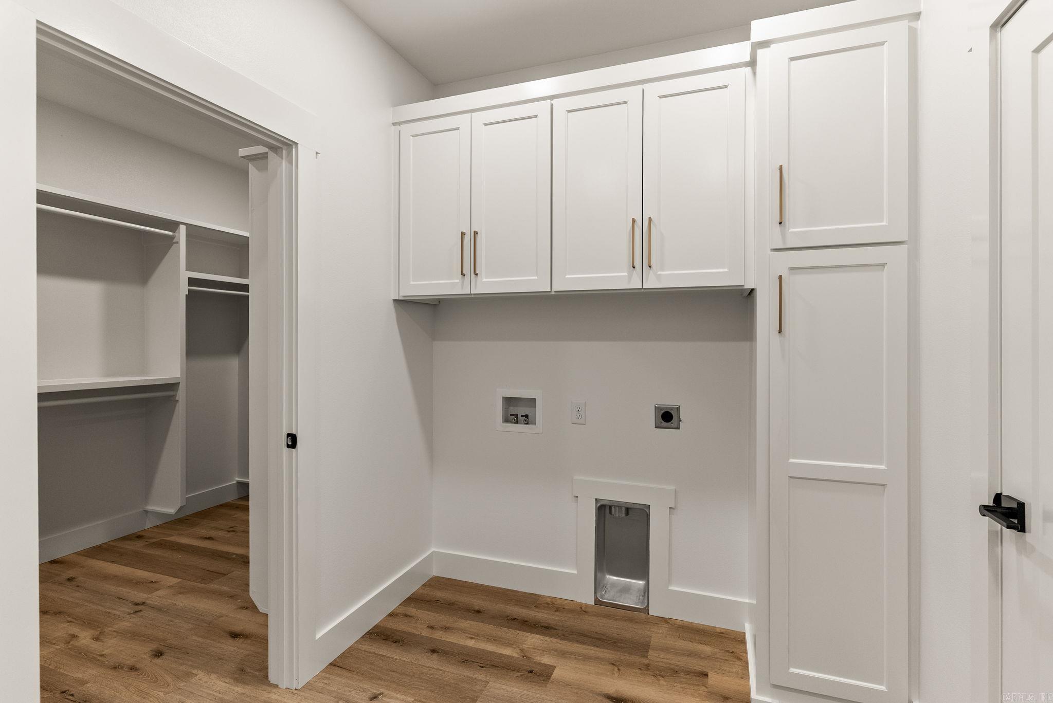 CRYSTAL BROOKE SHORES - Residential