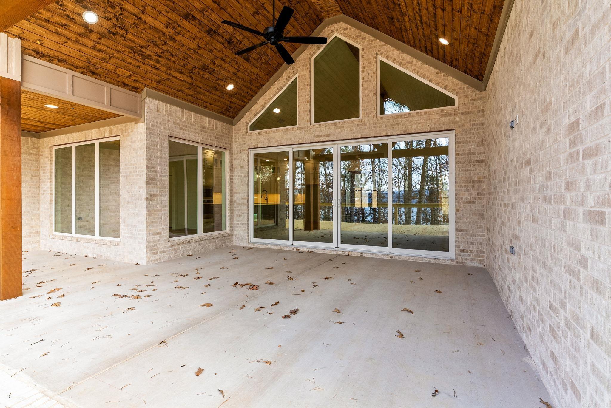 CRYSTAL BROOKE SHORES - Residential