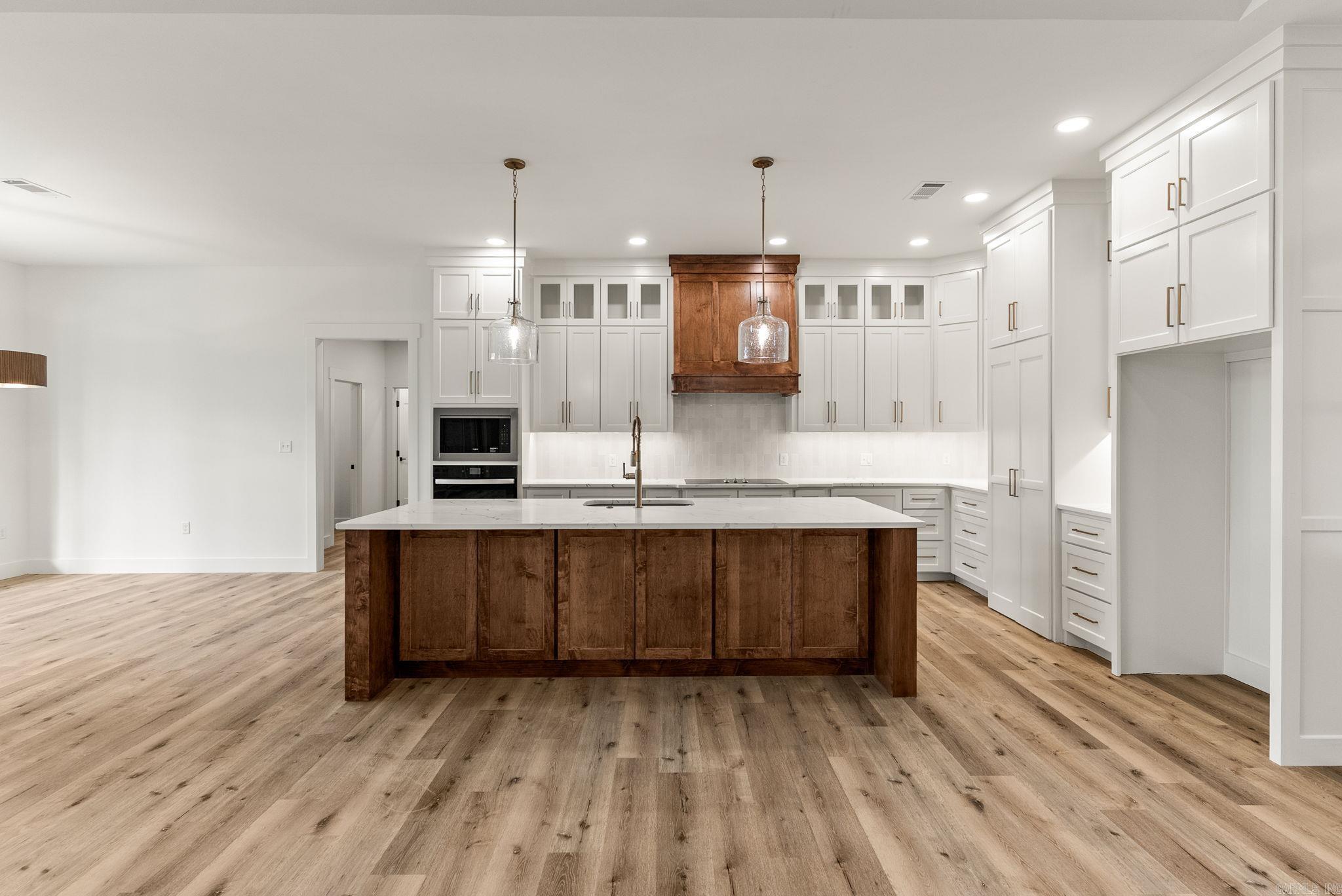 CRYSTAL BROOKE SHORES - Residential