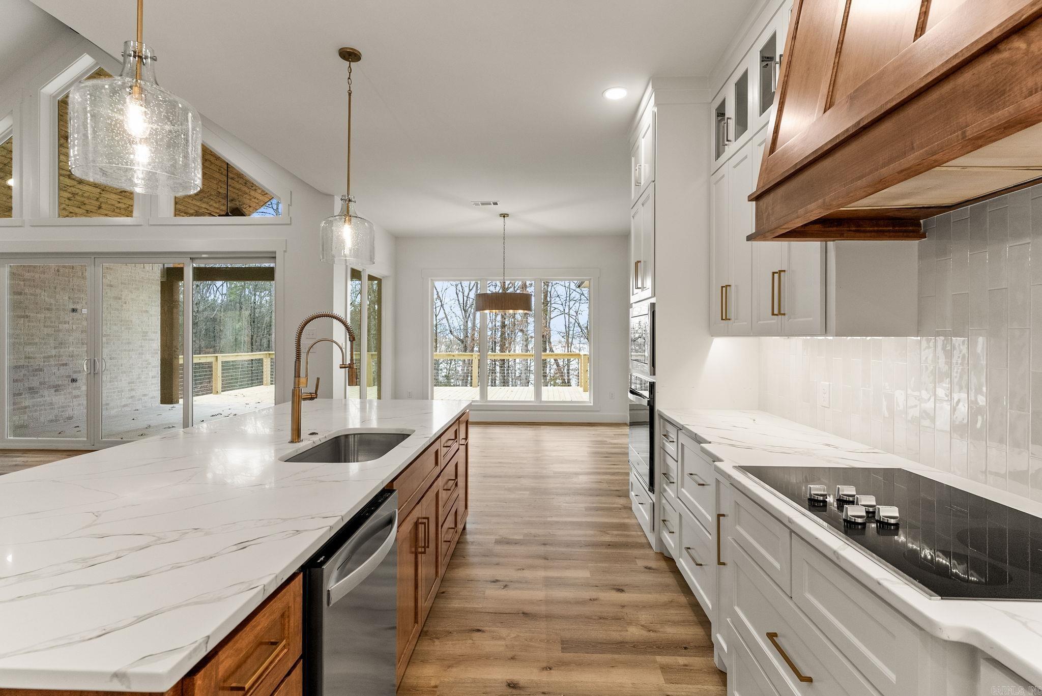 CRYSTAL BROOKE SHORES - Residential