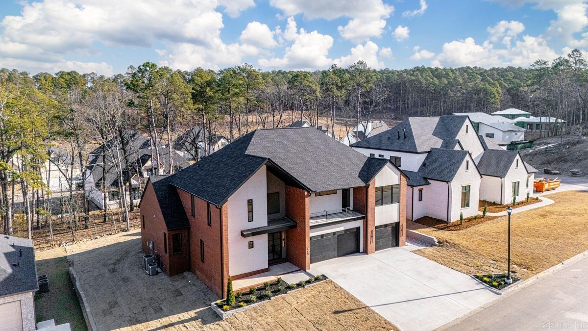 CHENAL VALLEY ABINGTON COURT - Residential