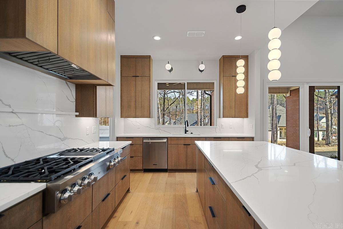 CHENAL VALLEY ABINGTON COURT - Residential