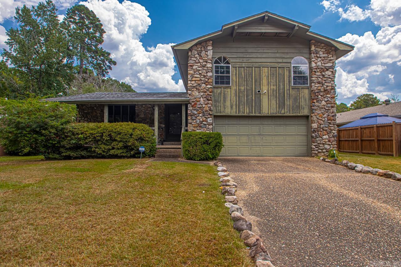 Opportunity knocks! This 3-bed, 2.5-bath home offers the perfect chance to move in now and enjoy, update over time, or renovate and build equity. Whether you're a first-time buyer ready to make it your own or an investor searching for your next project, this home has great potential. Features include an eat-in kitchen, cozy fireplace, laundry room, covered front porch, and a spacious backyard. The primary suite boasts a walk-in closet and dual-sink vanity. Building equity, a functional layout, and a desirable neighborhood make this a smart opportunity for anyone with vision. Donāt miss out! Selling as is. Agents see remarks.