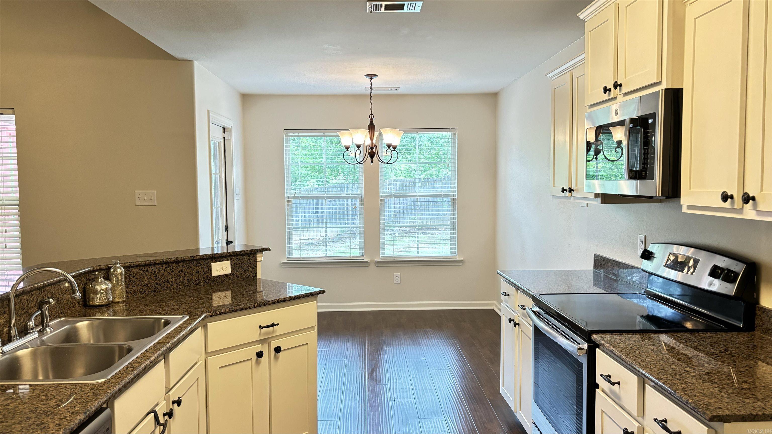 NORTH HAVEN - Residential