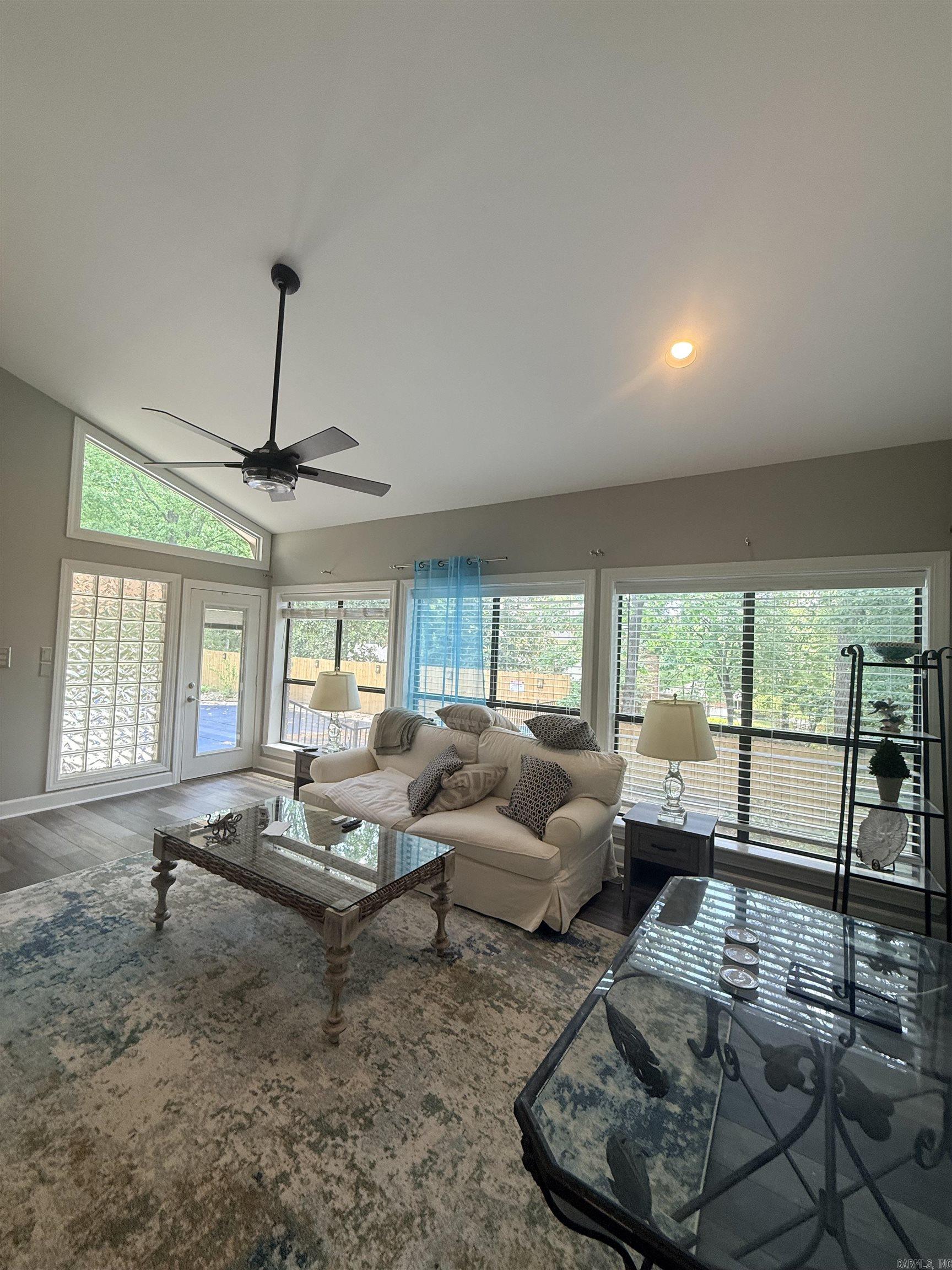 LONGLEA - Residential