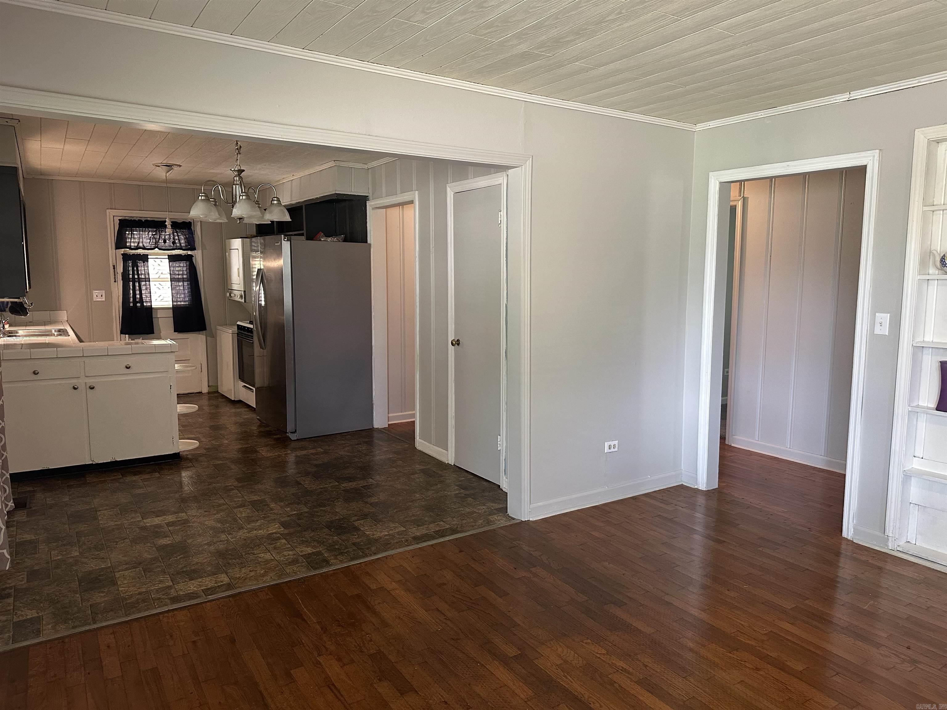 RHODES & TAYLOR - Residential