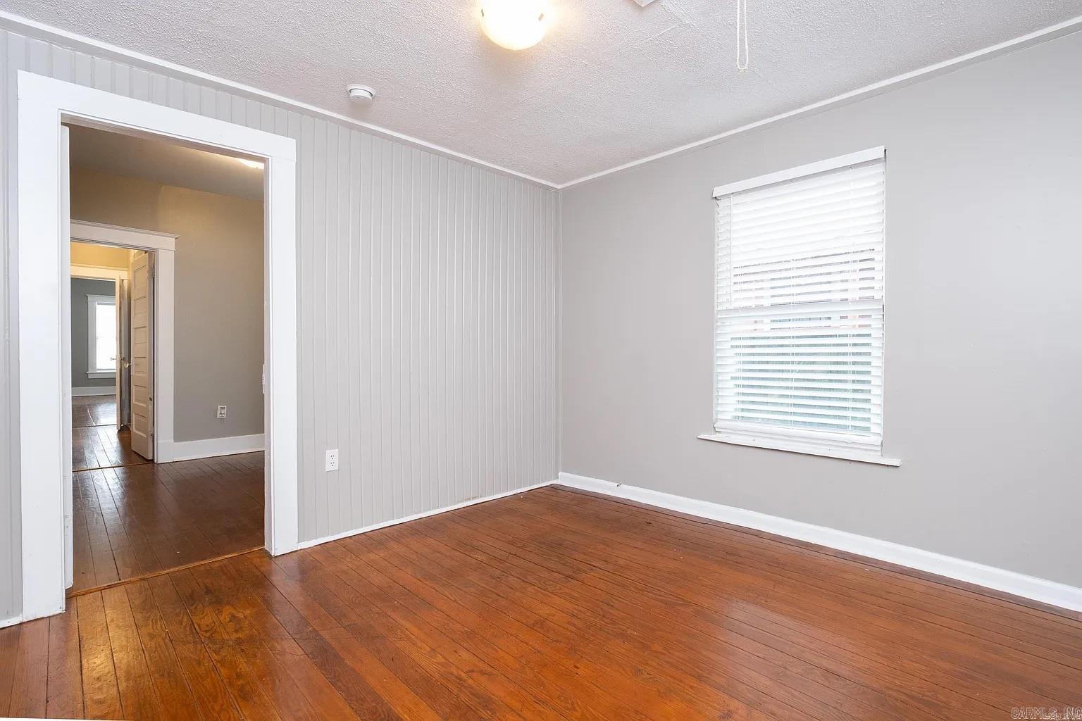 JONES & WORTHEN - Residential