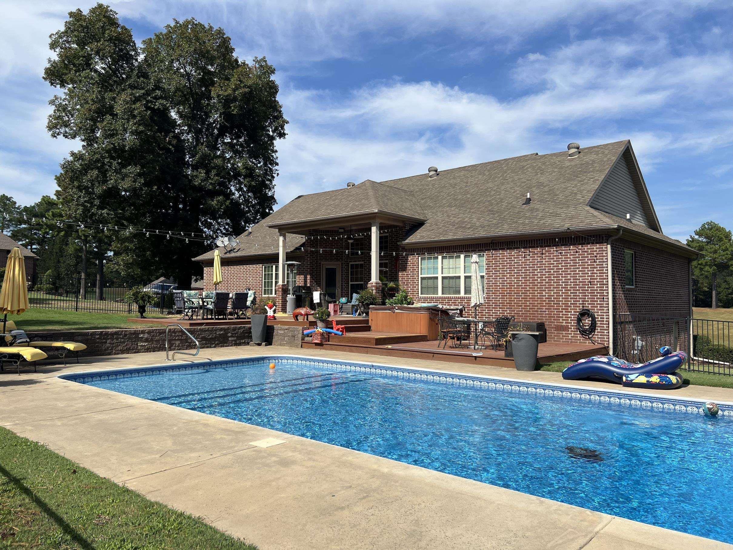 CLUB WEST ESTATES - Residential