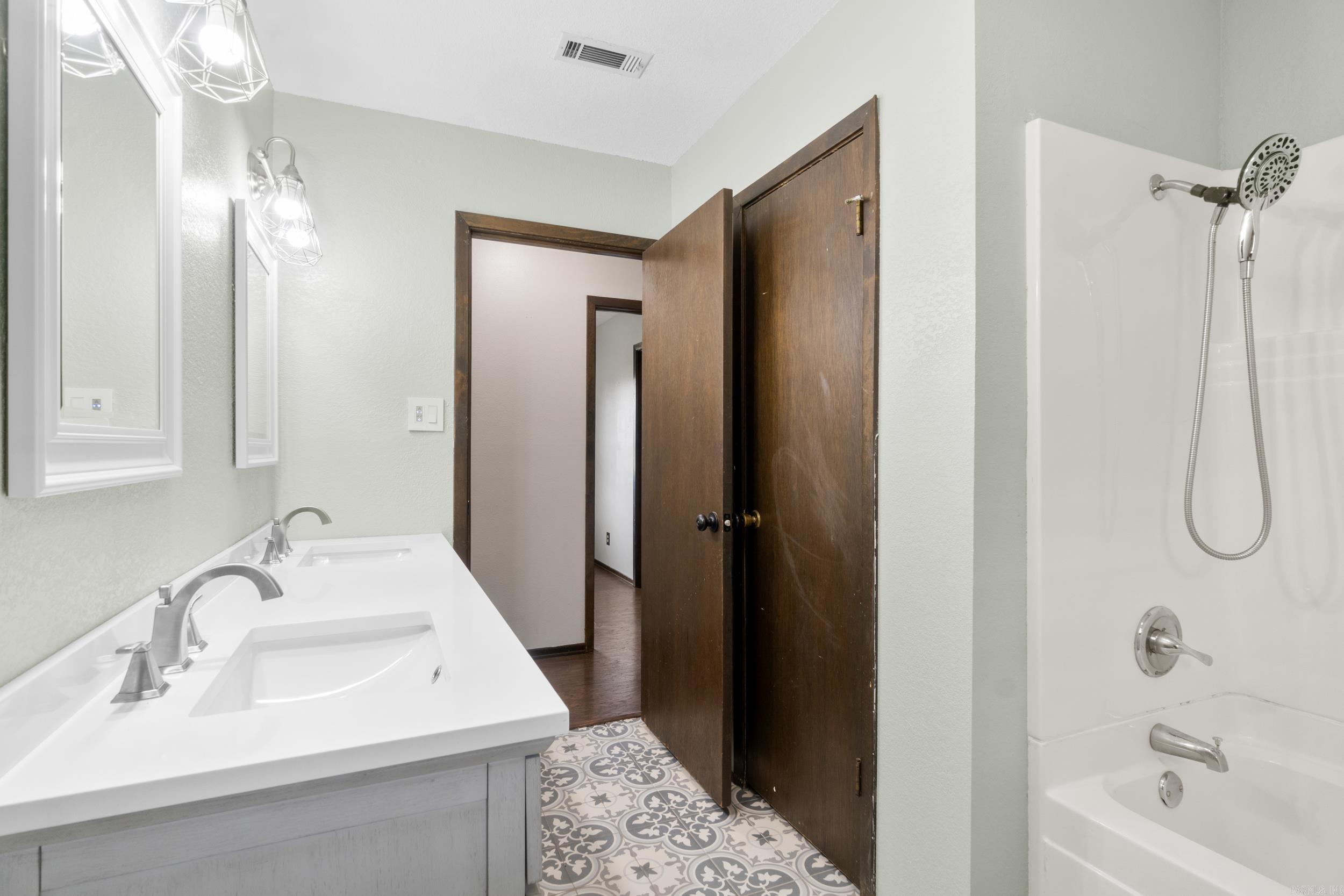 CEDAR CREST - Residential