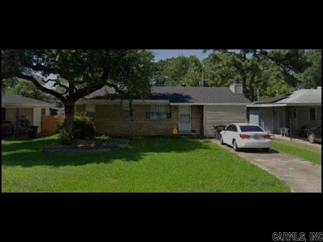 *JACKSONVILLE* CUTE HOME IN HICKMAN & MCCONNELL SUBDIVISION! This Two Bedroom One Bathroom Home Features Over 1100 Square Feet! Gas Range Provided In Kitchen! Washer/Dryer Hookups! Central Heat And Air! Pad For Parking! PET FRIENDLY!! AVAILABLE NOW!!!