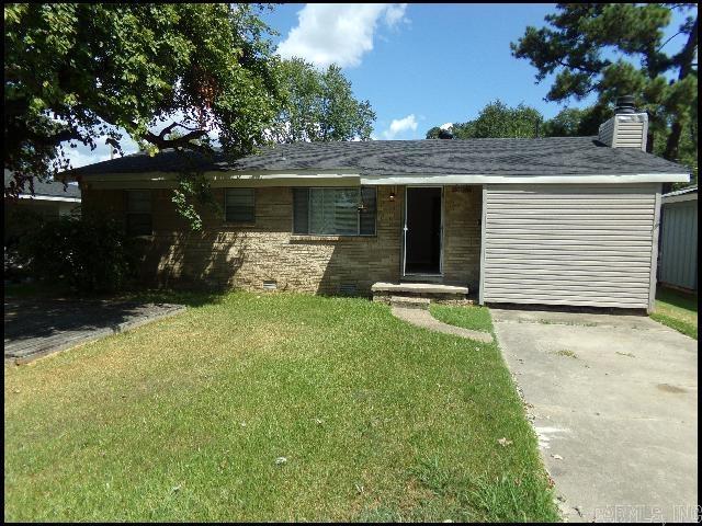 *JACKSONVILLE* CUTE HOME IN HICKMAN & MCCONNELL SUBDIVISION! This Two Bedroom One Bathroom Home Features Over 1100 Square Feet! Gas Range Provided In Kitchen! Washer/Dryer Hookups! Central Heat And Air! Pad For Parking! PET FRIENDLY!! AVAILABLE NOW!!!