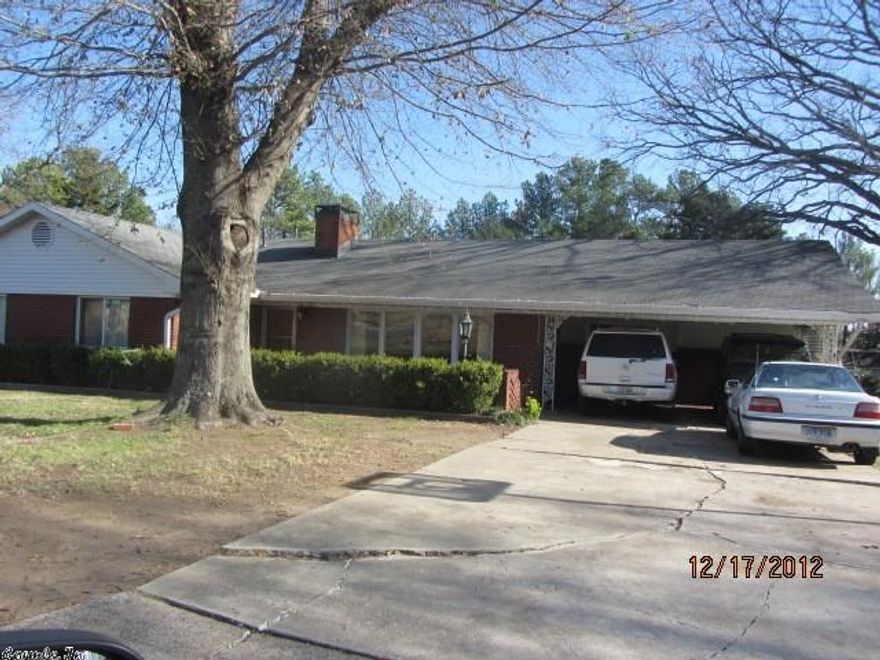 One-level home w/ 4 BR/2 1/2 BA's featuring very open floor plan w/2 large living areas (one w/fireplace), and large kitchen w/new gas cooktop, vent-a-hood, oven, microwave.  All new paint, flooring - HVAC 2 years old, and insulated windows and new blinds.  Large corner lot w/screened-in porch and private backyard & storage bldg & large storage room off carport.  4th BR has a half-bath and private entrance (could be an office).  Very convenient location!!  ***NO SHOWINGS TIL 4/1/15 See Agent Remarks