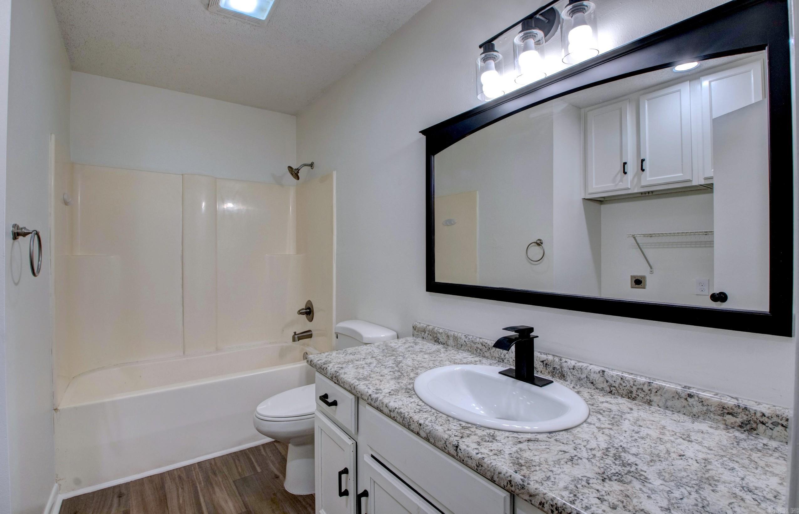 LE BETTE MANOR - Residential