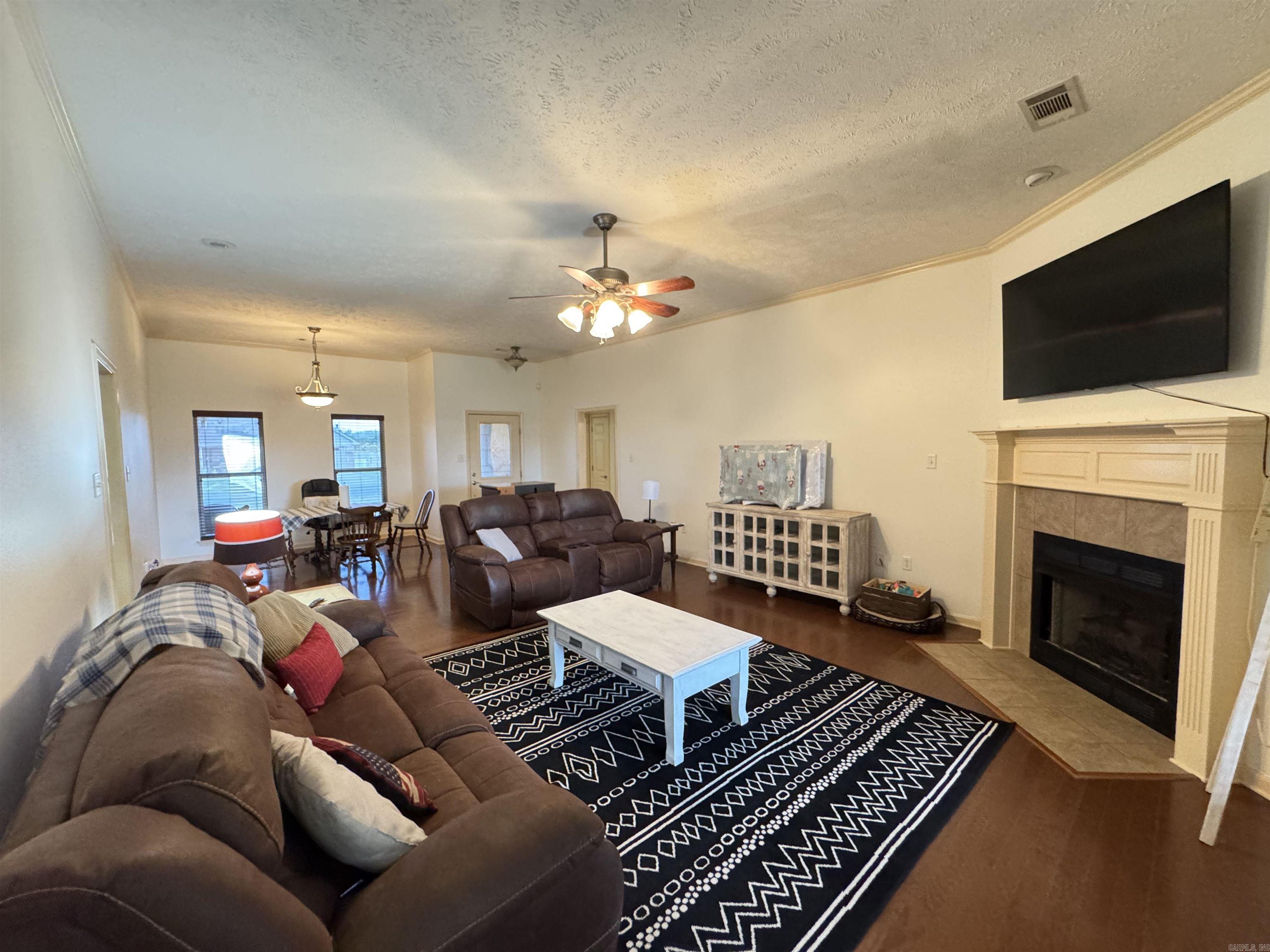 DOVE CREEK - Residential