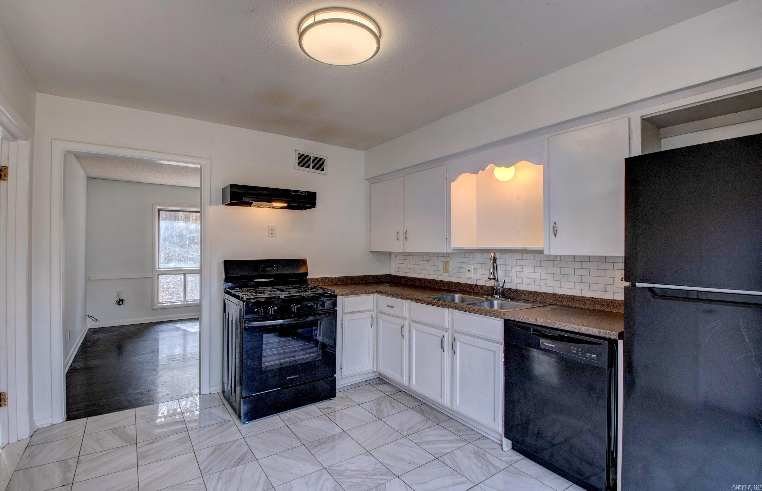 WAKEFIELD VILLAGE - Residential