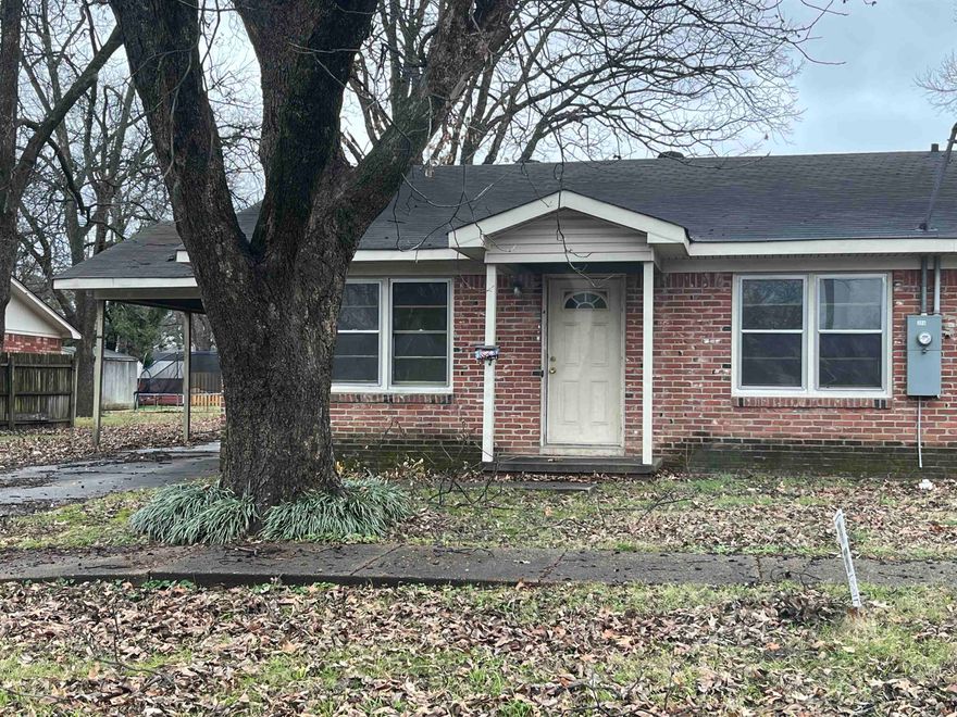 This 2100 sq ft duplex is a great fixer upper opportunity for someone who would like to live in one unit and have the other to help pay bills, or for an investor to add to their portfolio. Each unit has its own address, an eat-in-kitchen, large living room, one bathroom, and two separate bedrooms. The units include tile flooring throughout the units, central heating/cooling, and each unit has a carport. The duplex sits on a large corner lot next to a school. 314 Chestnut has a large pecan tree in the front yard and a privacy fence partly covering the view of the house next door.