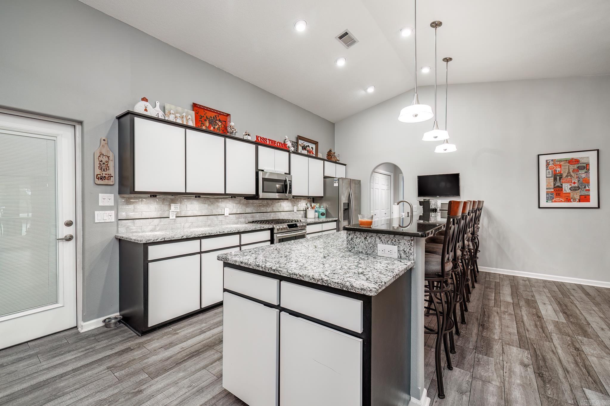 ISABELLA COURTS - Residential