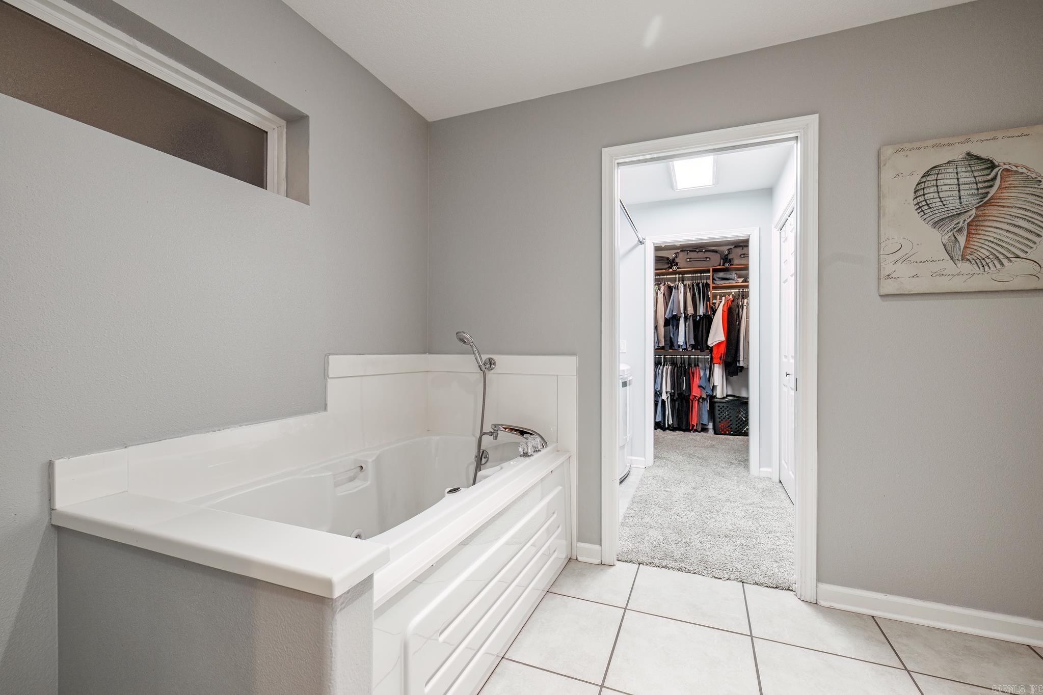 ISABELLA COURTS - Residential