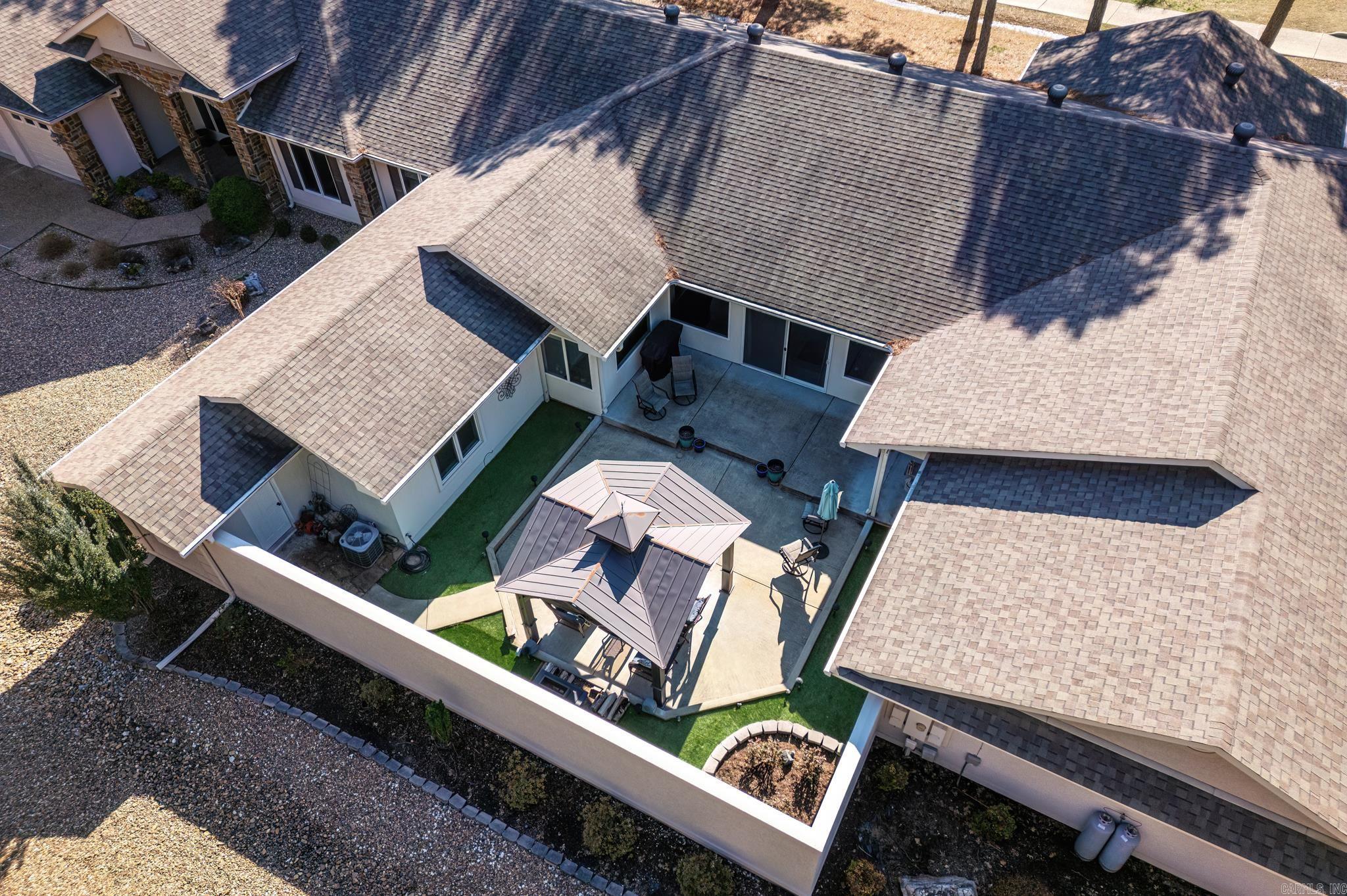 ISABELLA COURTS - Residential