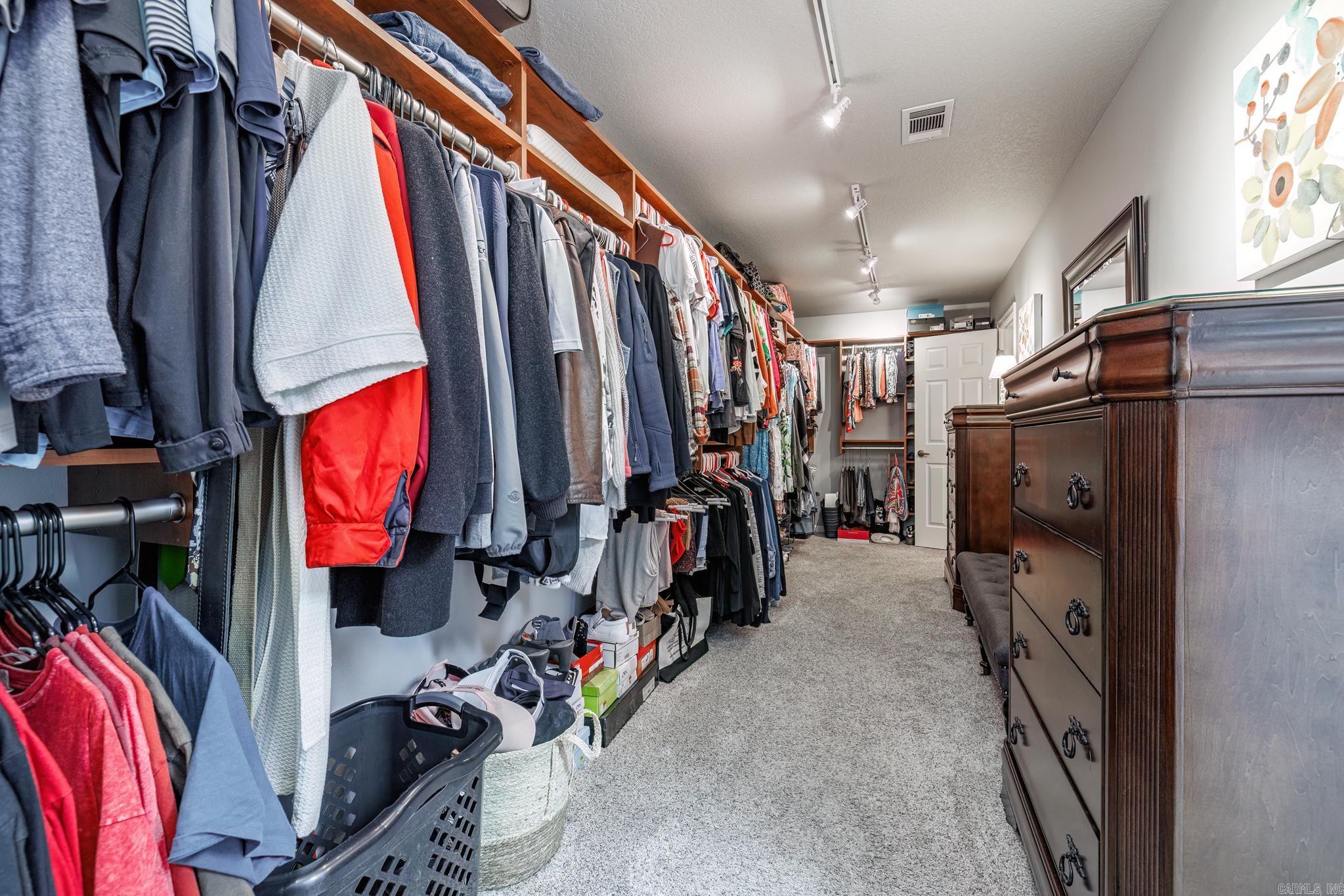 ISABELLA COURTS - Residential