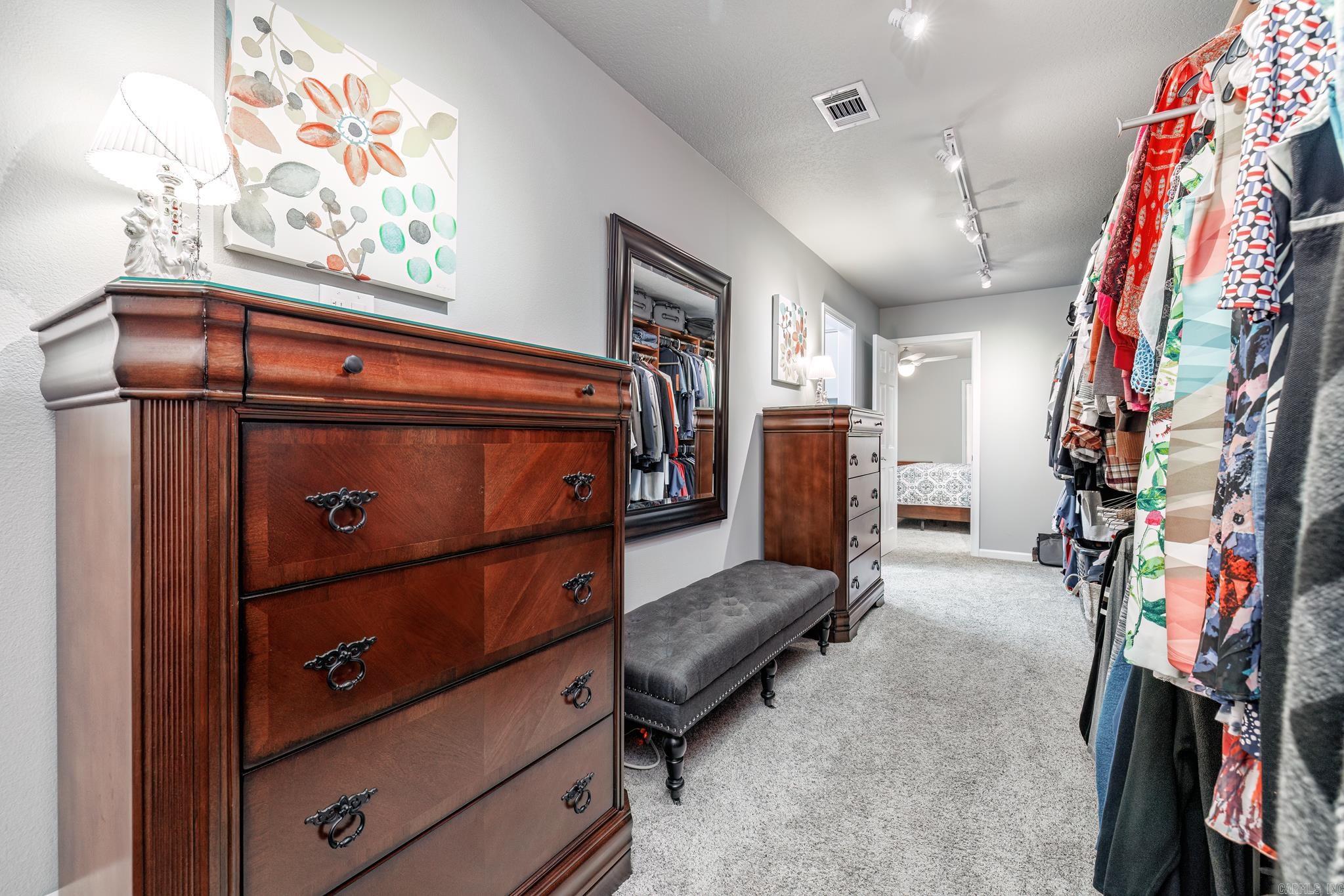 ISABELLA COURTS - Residential