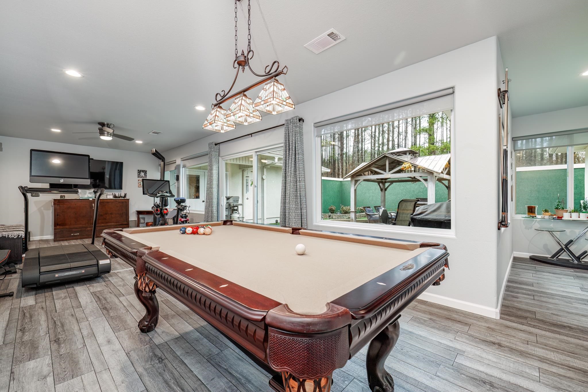 ISABELLA COURTS - Residential