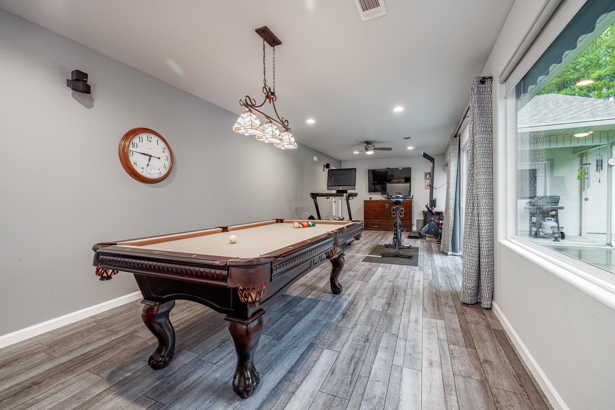 ISABELLA COURTS - Residential