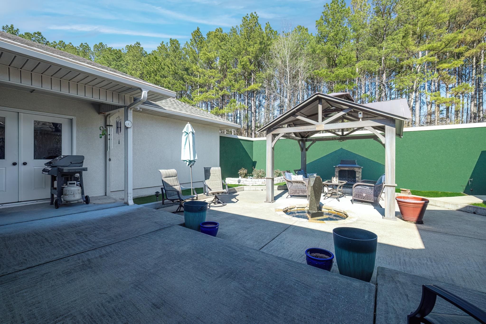 ISABELLA COURTS - Residential