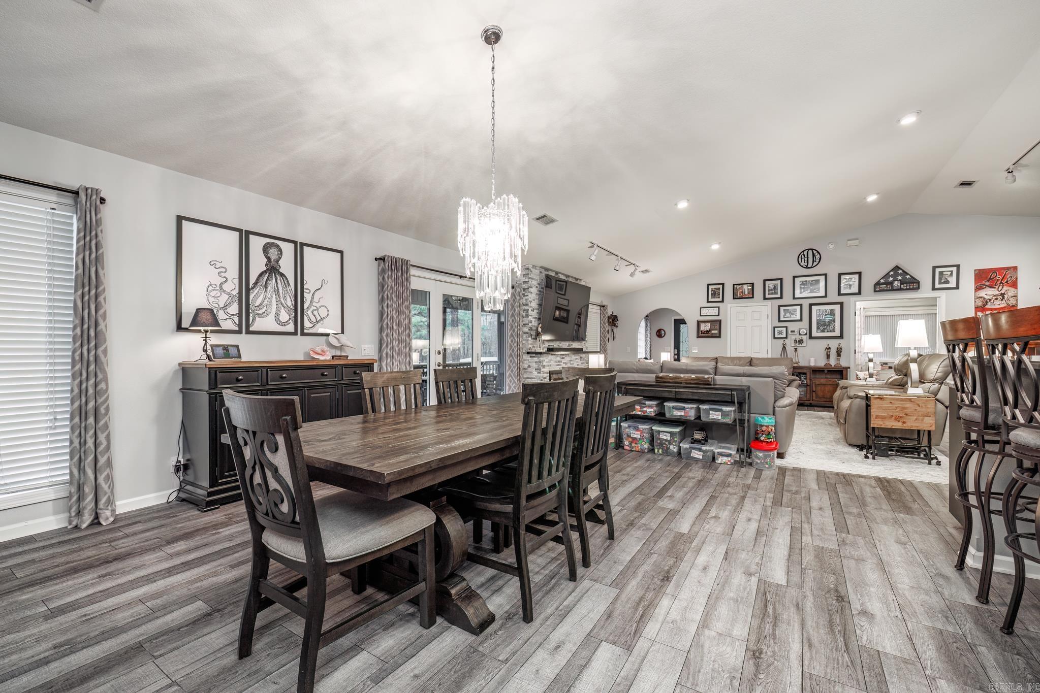 ISABELLA COURTS - Residential