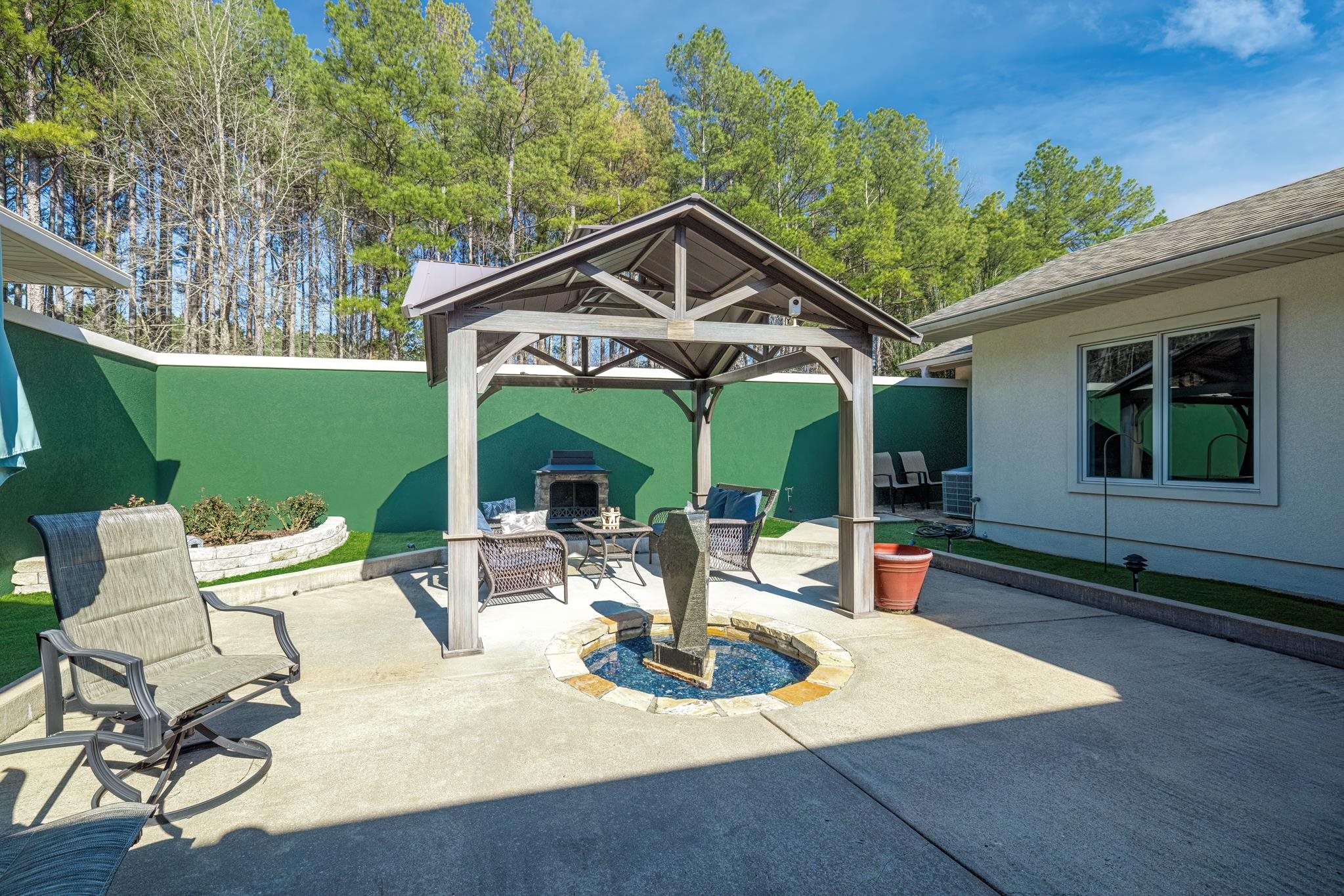 ISABELLA COURTS - Residential