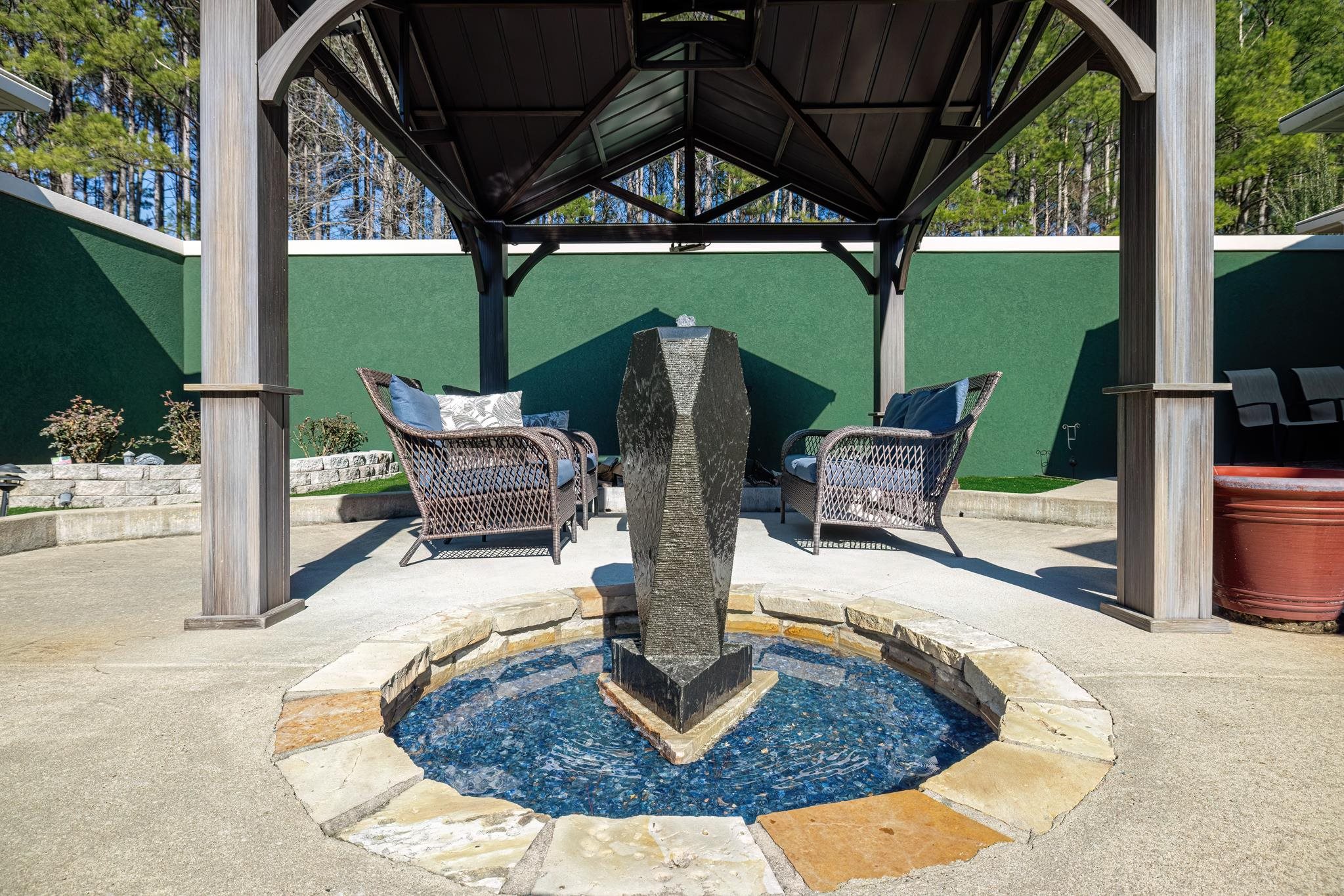 ISABELLA COURTS - Residential