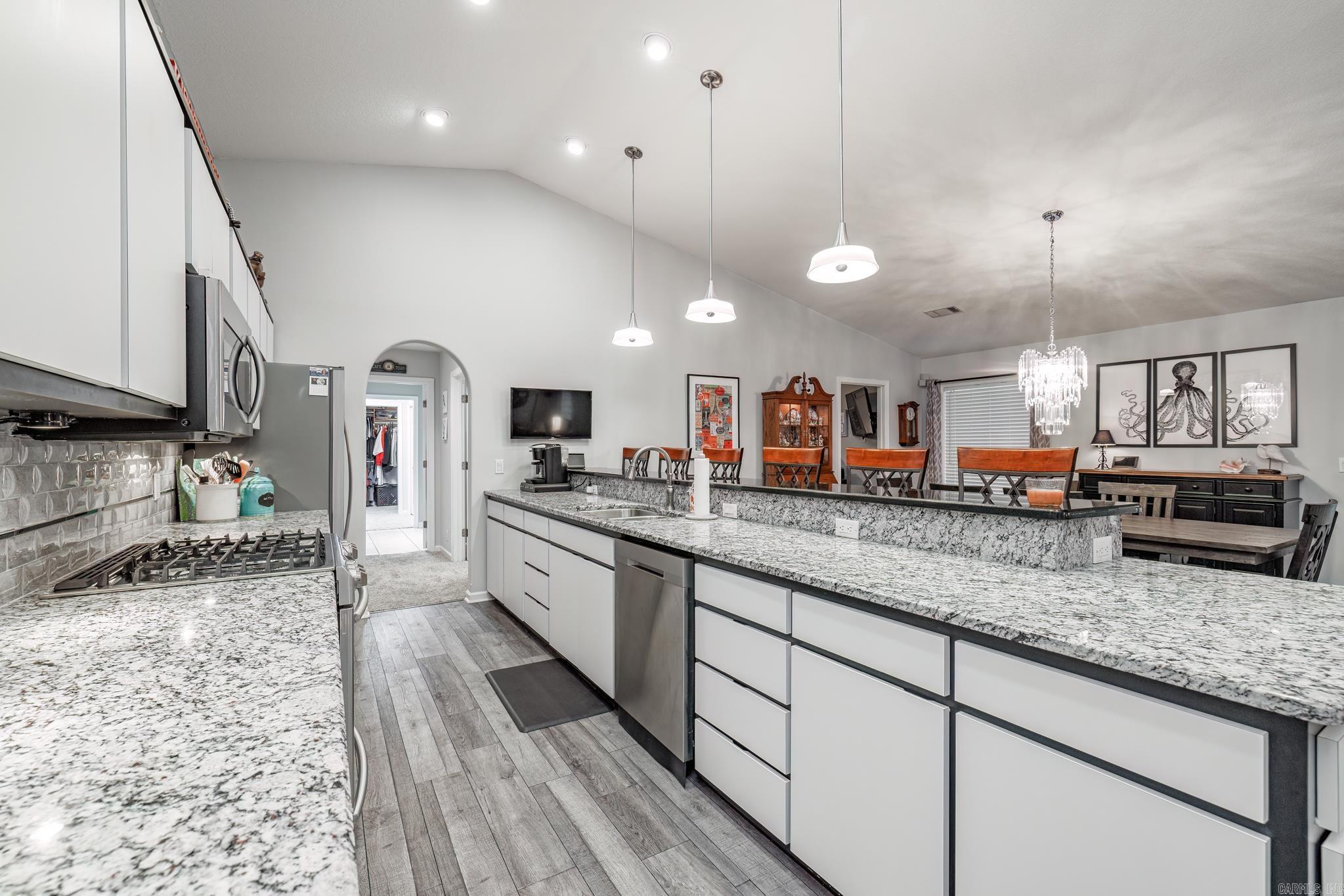 ISABELLA COURTS - Residential