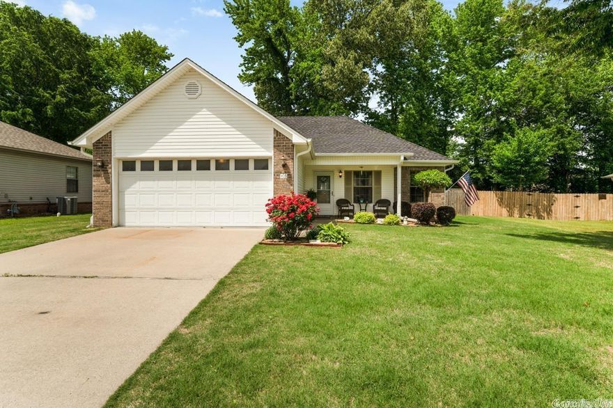 *** FOR RENT ***  $1,400 Rent and $1,400 Deposit. Nice 3 Bedroom 2 bath. The home has an open floor plan, nice curb appeal, great back yard with large deck. Quick access to town and Hwy 67/167.