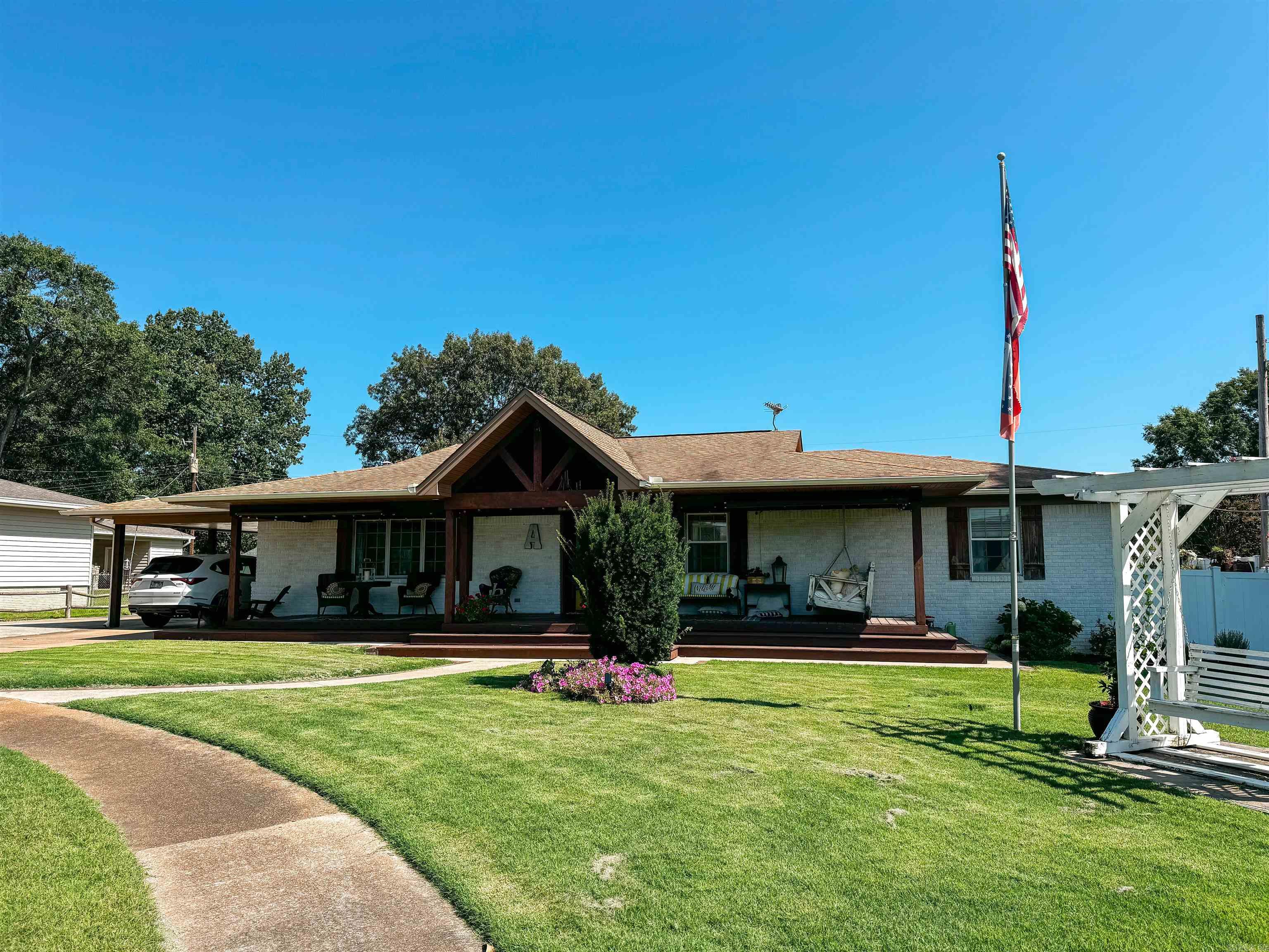 Beautiful fully updated 4/3 home with large open living/kitchen/dining, inground saltwater pool, covered porches, 2BR pool house/inlaw quarters with kitchen & living space, one studio apt off garage & two other bedrooms for potential student housing. One family owner. Newer roof, appliances, HVAC, wood floors. Sold before listed.