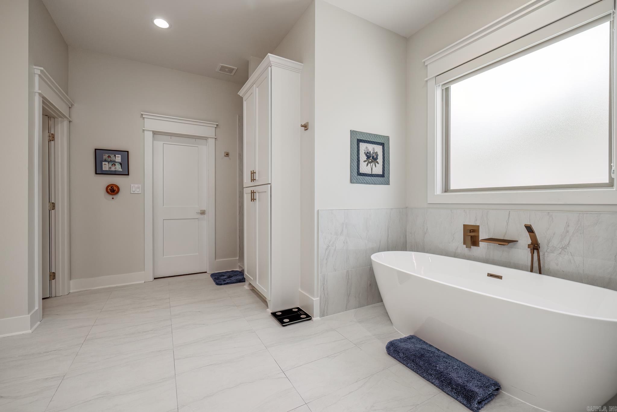 ISABELLA - Residential