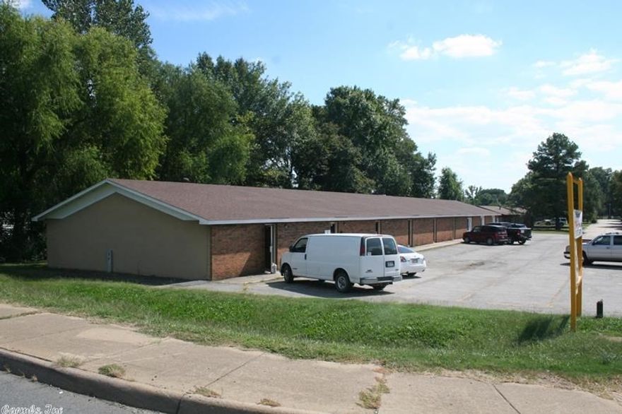 PRIME INVESTMENT OPPORTUNITY! This 7,600 SF Office/Retail building is situated in a high visibility location on East Oak Street in Conway. As a multi-tenant property, the building features nine units with separately metered utilities, ample parking and lots of storage. High occupancy rate, onsite living quarters and optional owner finance make this property a great opportunity for any investor.